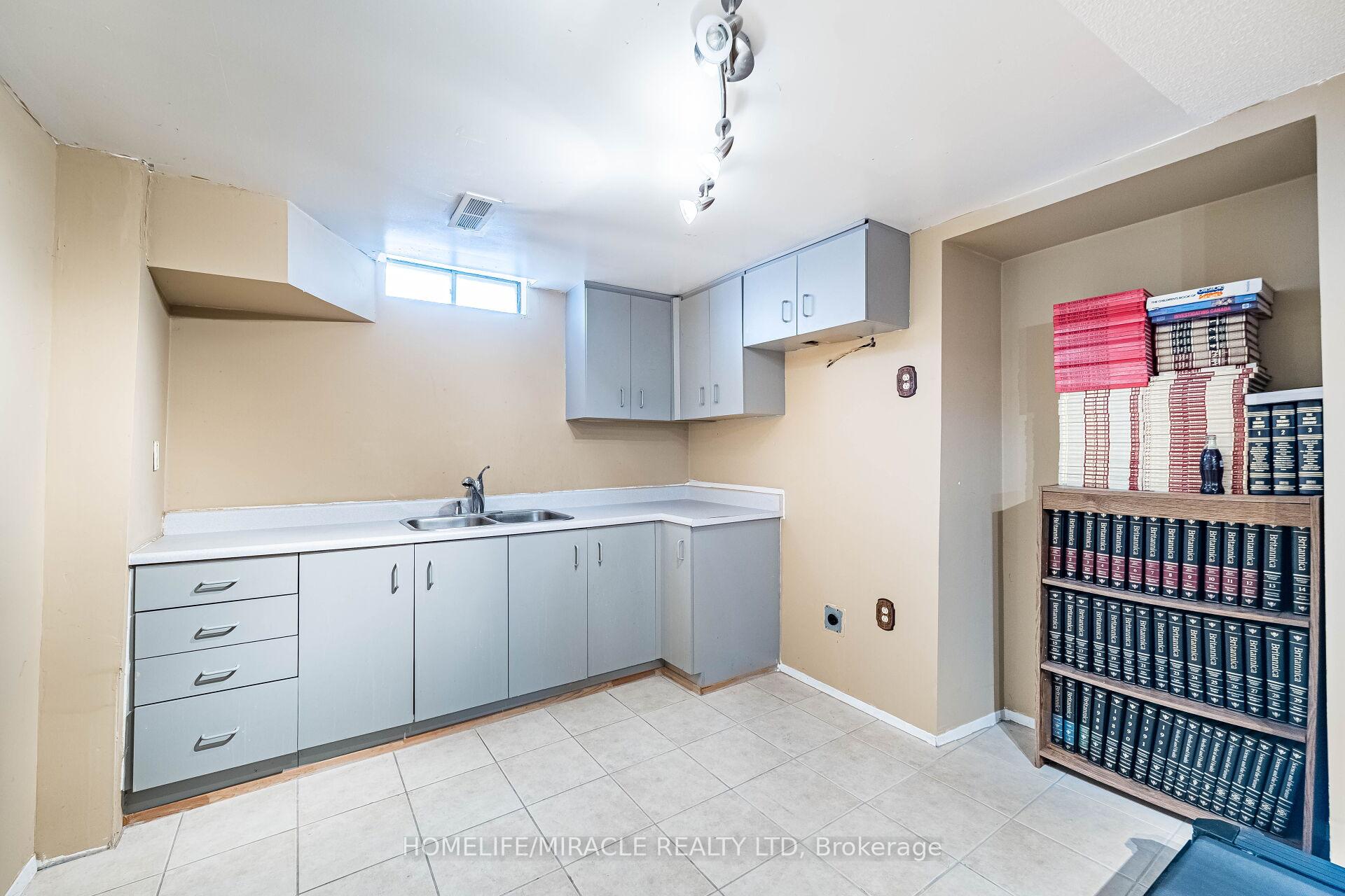 Photo 40 of 9 Ballycastle Crescent, Brampton, Heart Lake West — HOMEH