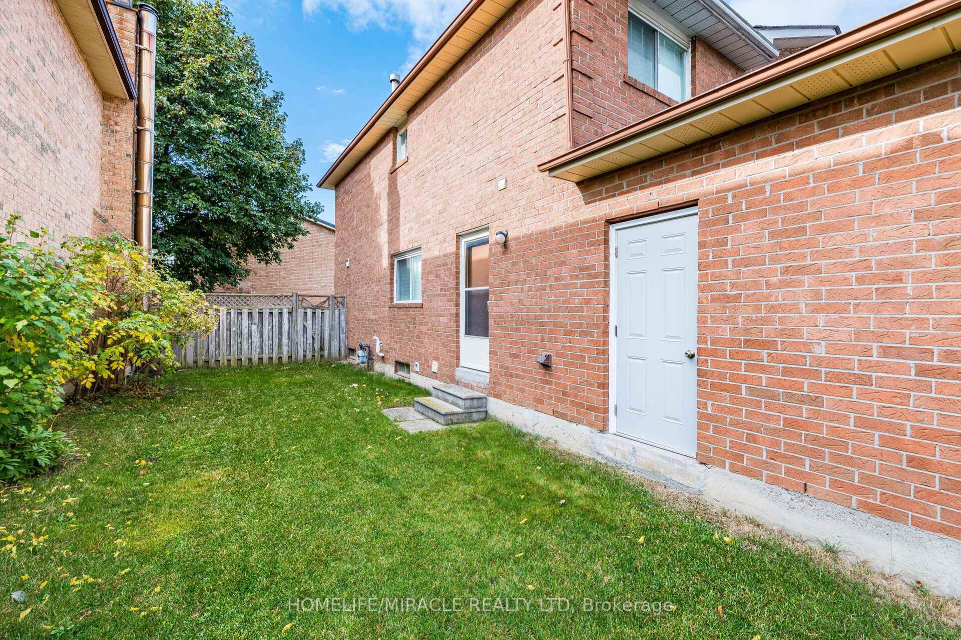Photo 44 of 9 Ballycastle Crescent, Brampton, Heart Lake West — HOMEH