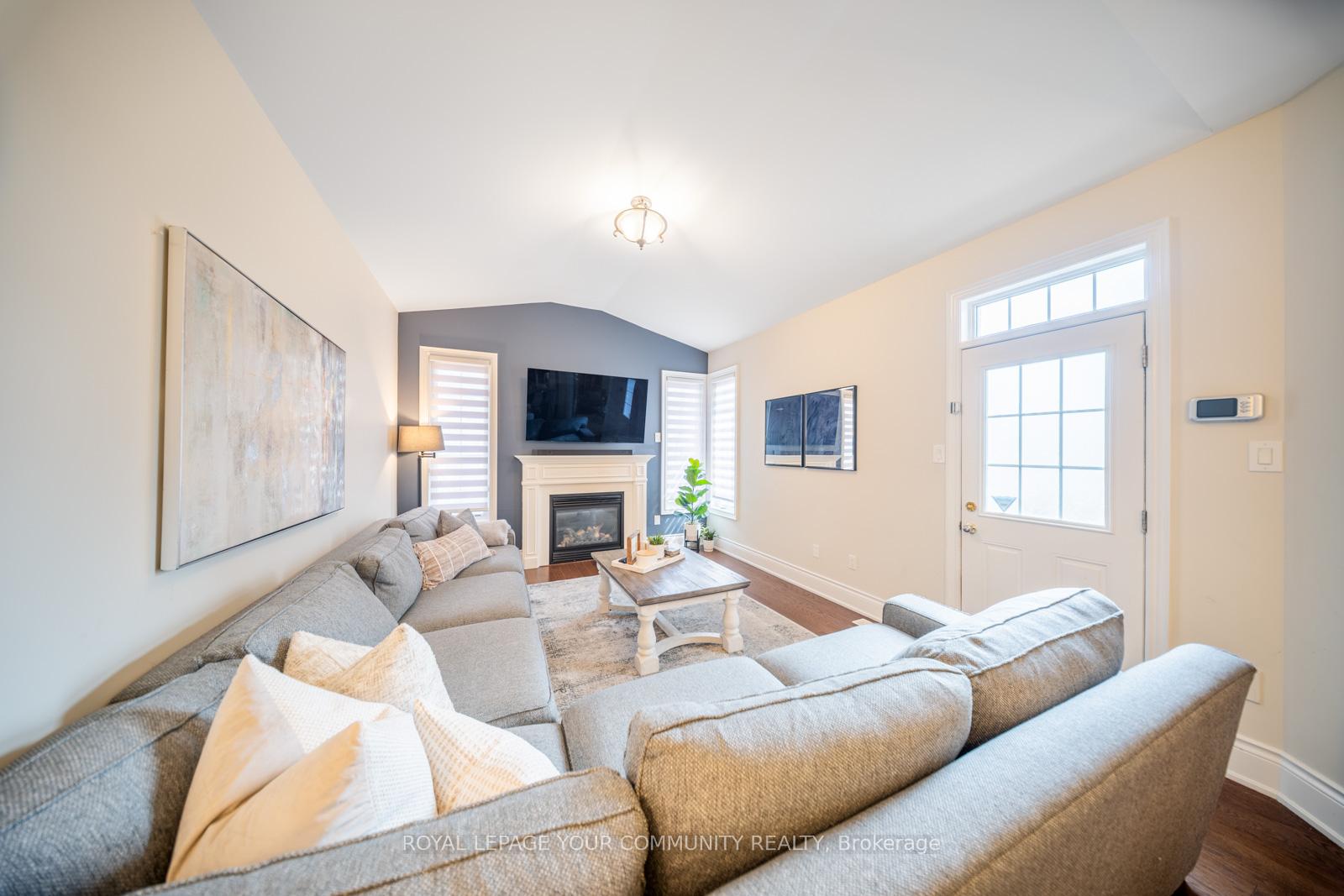 Photo 12 of 32 Gower Crescent, Brampton, Sandringham-Wellington — HOMEH