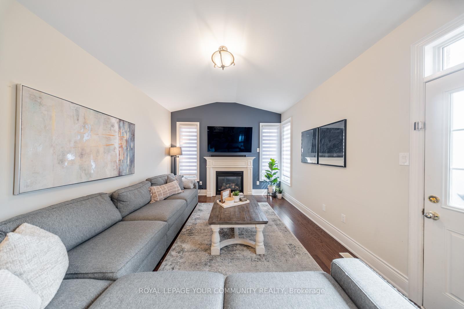 Photo 13 of 32 Gower Crescent, Brampton, Sandringham-Wellington — HOMEH