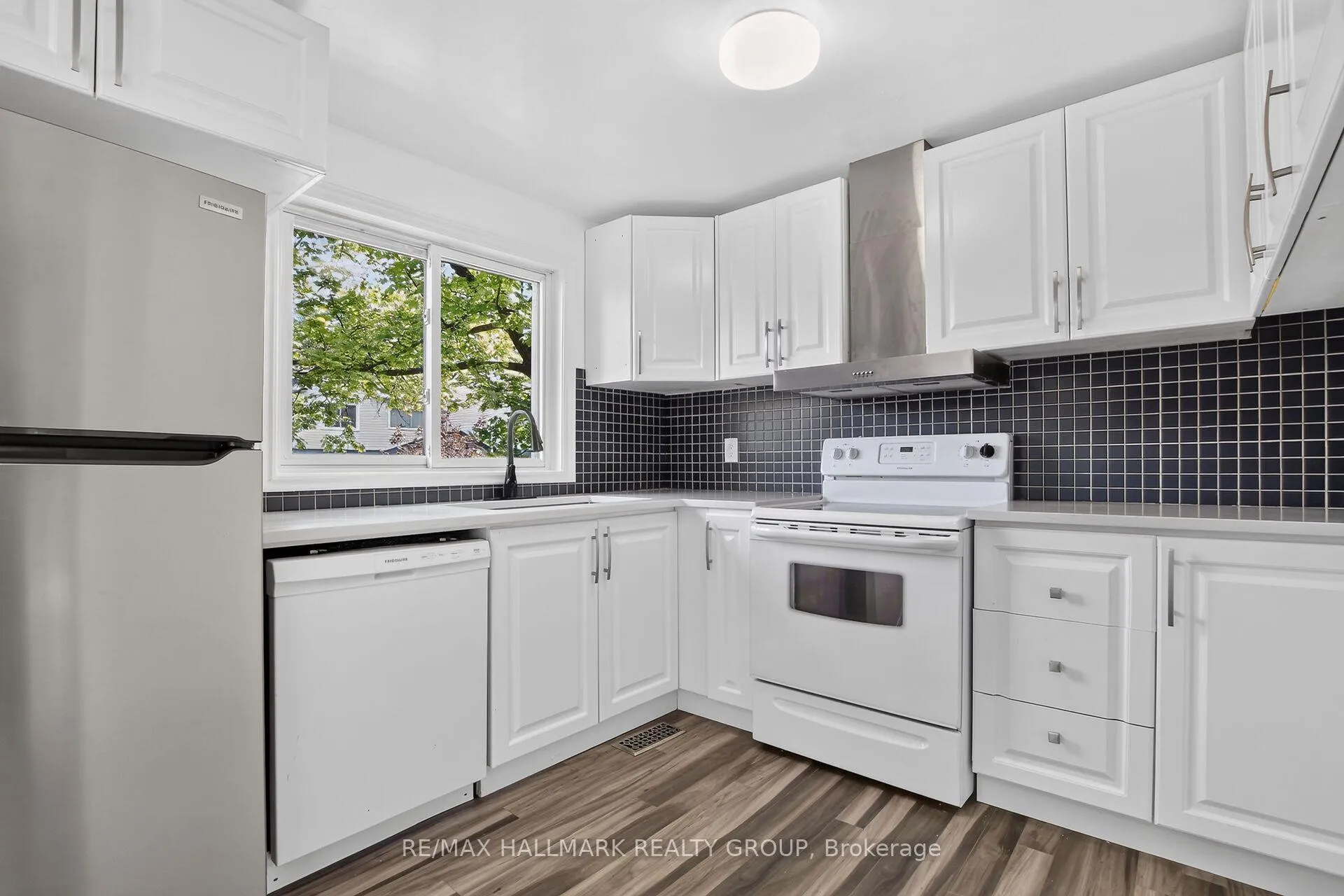 Photo 10 of Unit 7, 86 Esterlawn Private, Ottawa, McKellar Heights/Glabar Park — HOMEH