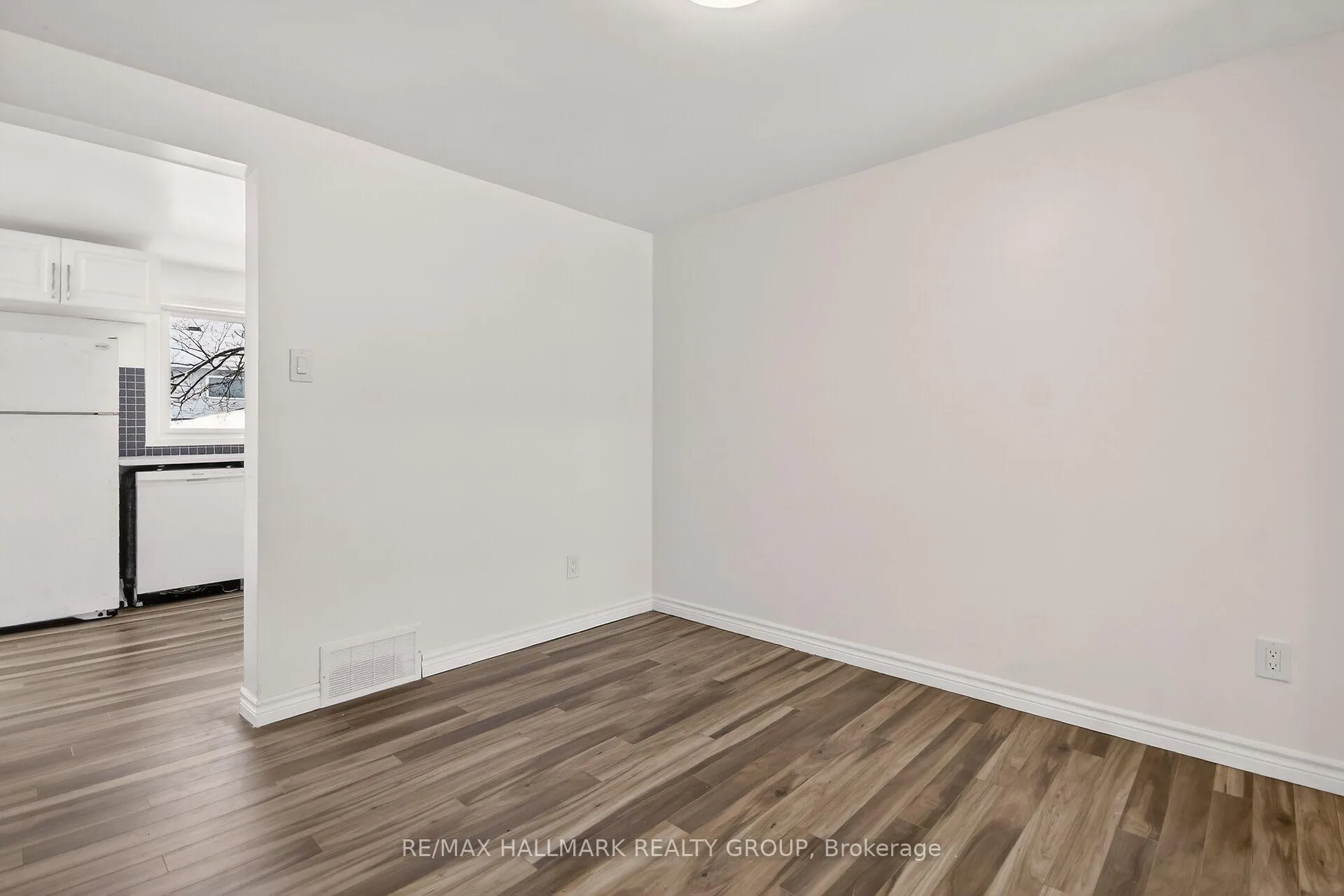 Photo 15 of Unit 7, 86 Esterlawn Private, Ottawa, McKellar Heights/Glabar Park — HOMEH