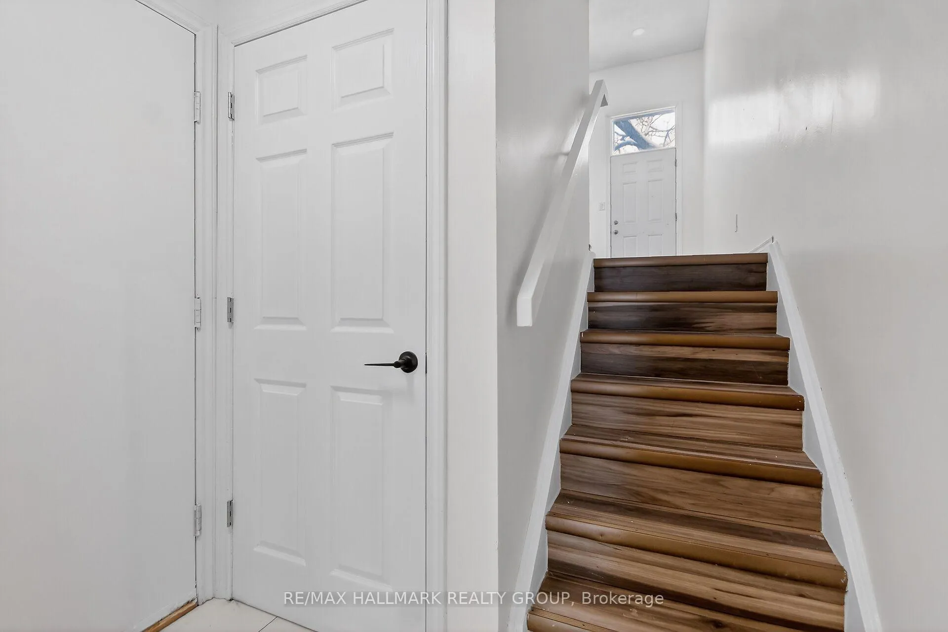 Photo 18 of Unit 7, 86 Esterlawn Private, Ottawa, McKellar Heights/Glabar Park — HOMEH