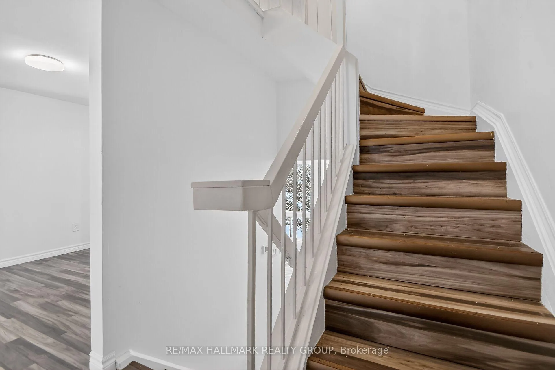 Photo 19 of Unit 7, 86 Esterlawn Private, Ottawa, McKellar Heights/Glabar Park — HOMEH