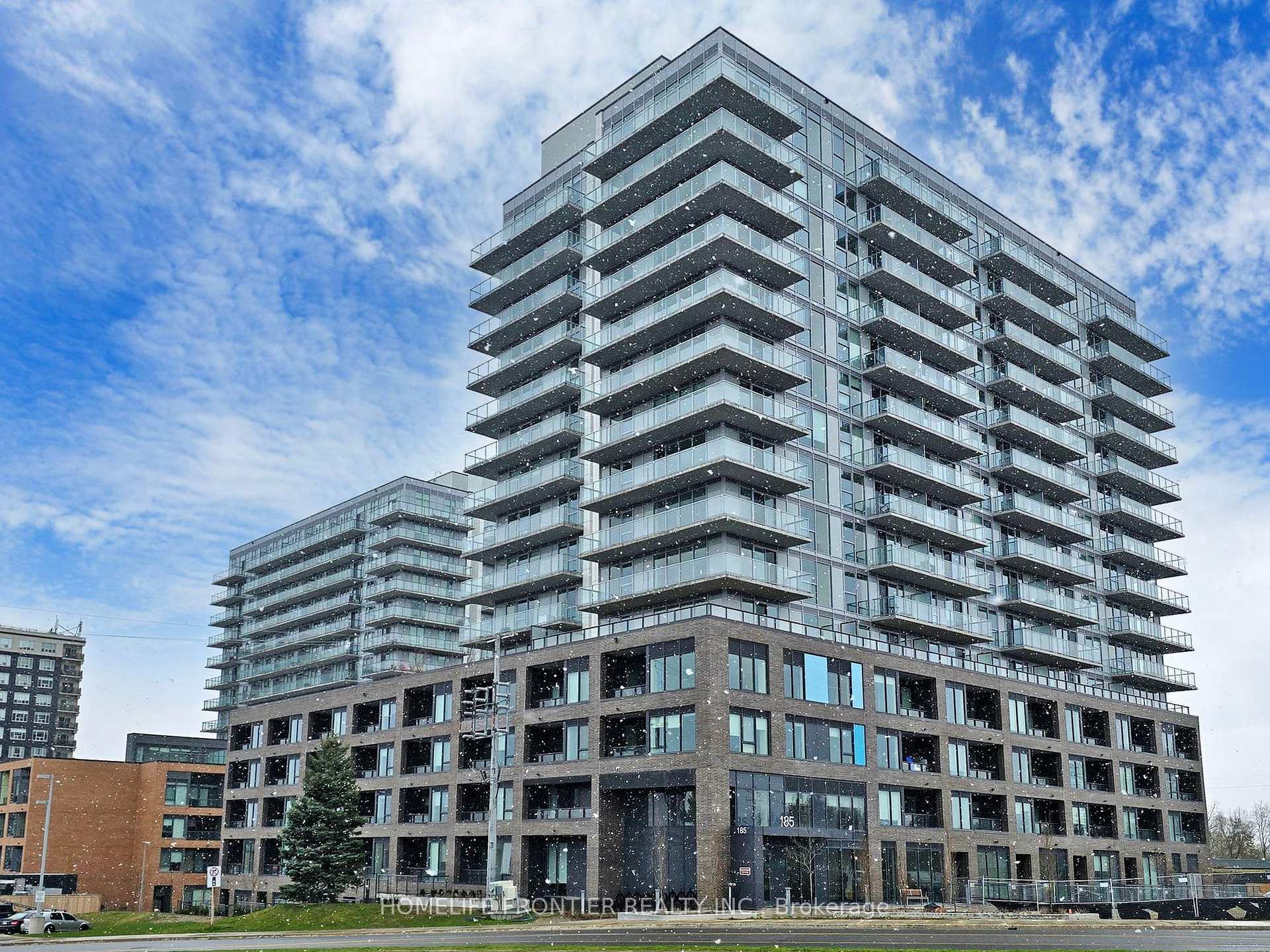 Front of Unit 220, 185 Deerfield Road