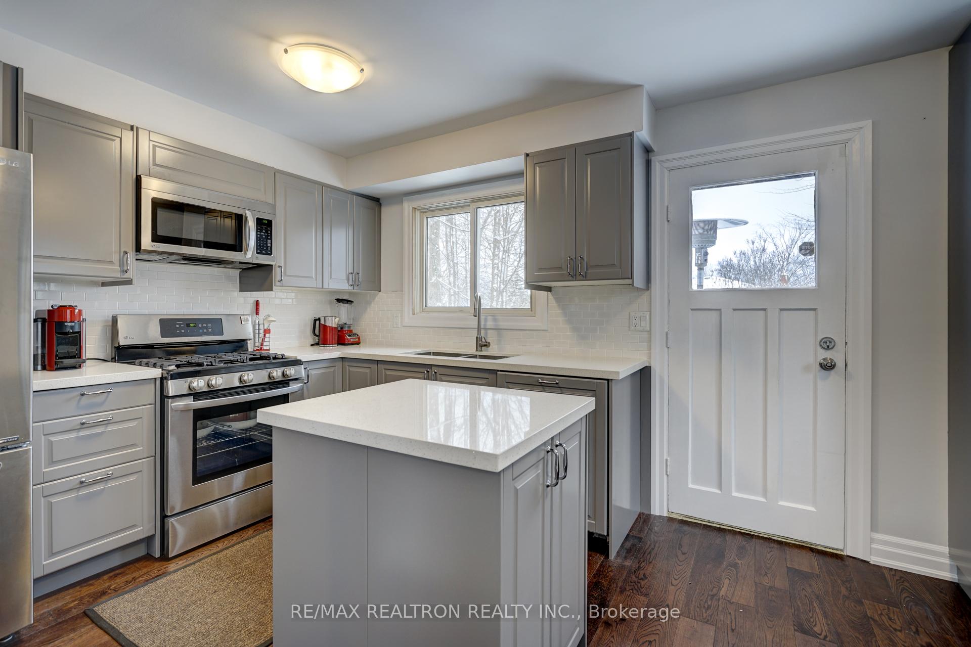 Photo 7 of 29 Aspen Drive, Barrie, Cundles East — HOMEH