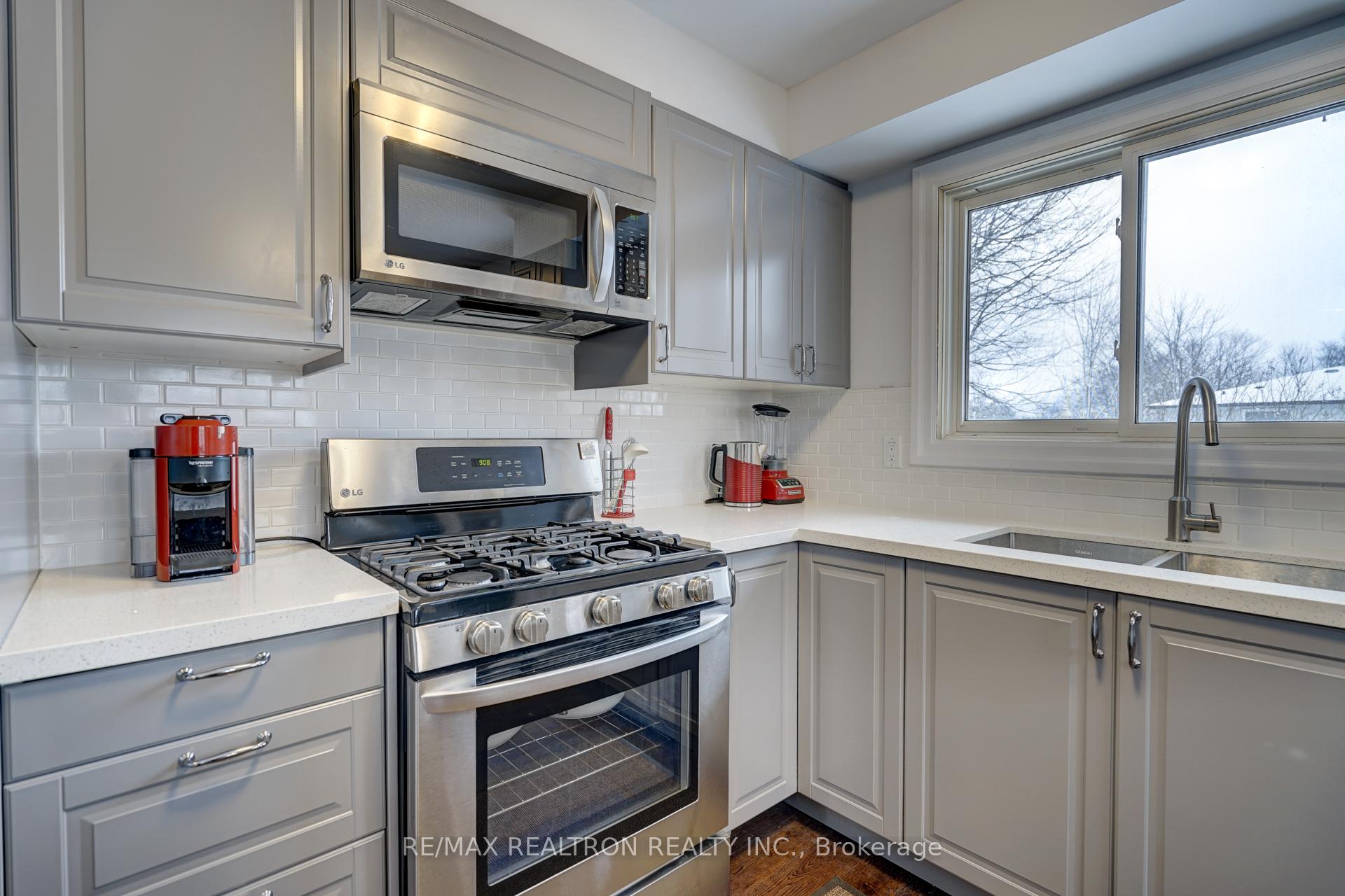 Photo 8 of 29 Aspen Drive, Barrie, Cundles East — HOMEH