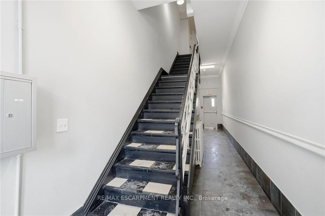 Photo 4 of Unit 303, 63 John Street S, Hamilton, Corktown — HOMEH