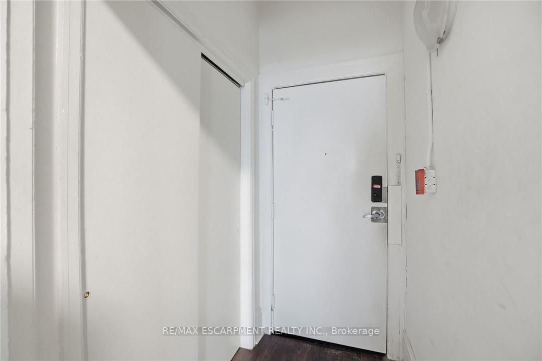 Photo 5 of Unit 303, 63 John Street S, Hamilton, Corktown — HOMEH