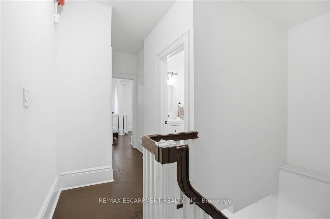 Photo 14 of Unit 303, 63 John Street S, Hamilton, Corktown — HOMEH