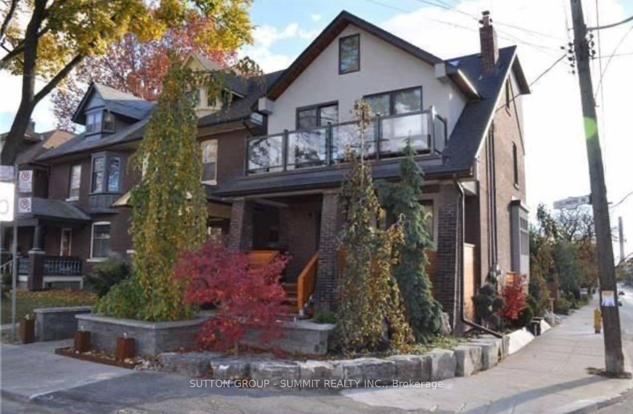 Front of Unit Upper, 1 Columbine Avenue S
