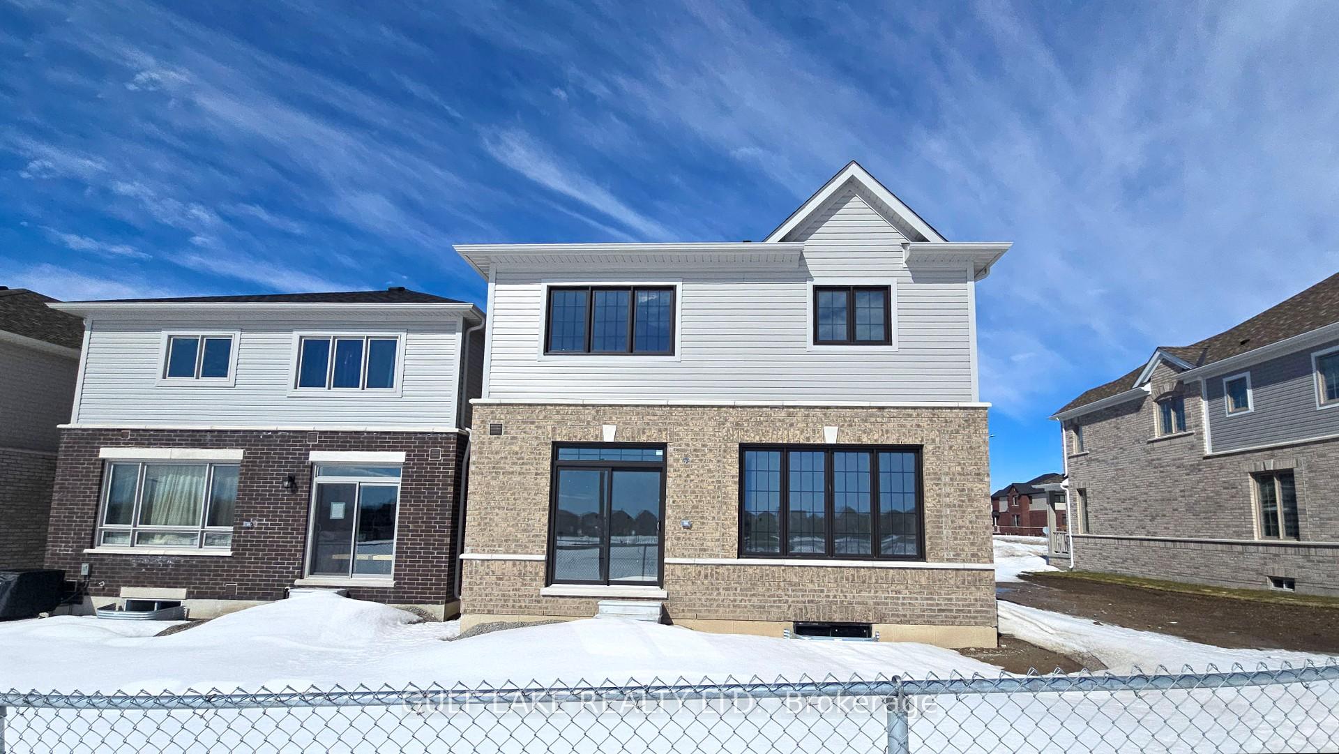 Photo 3 of 38 Phoenix Boulevard, Barrie, Rural Barrie Southeast — HOMEH