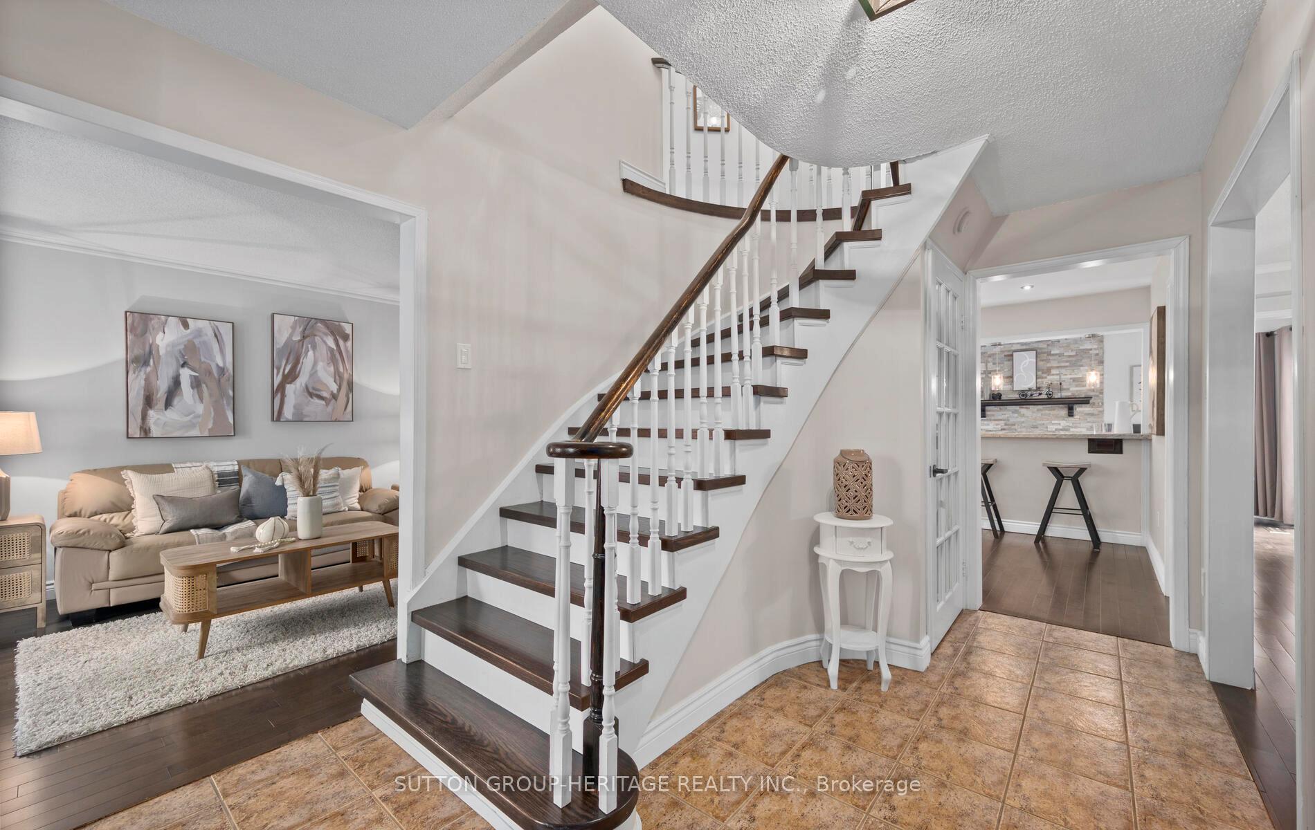 Photo 4 of 29 Plowman Drive, Ajax, Central — HOMEH