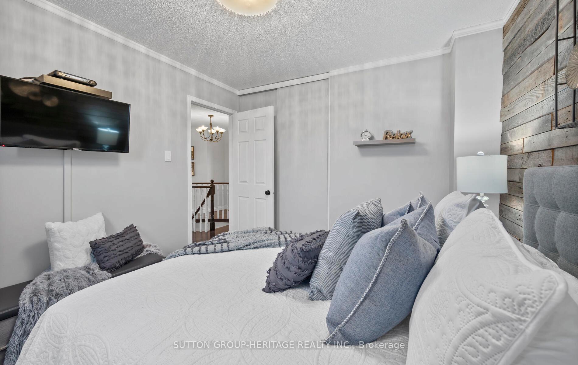 Photo 24 of 29 Plowman Drive, Ajax, Central — HOMEH