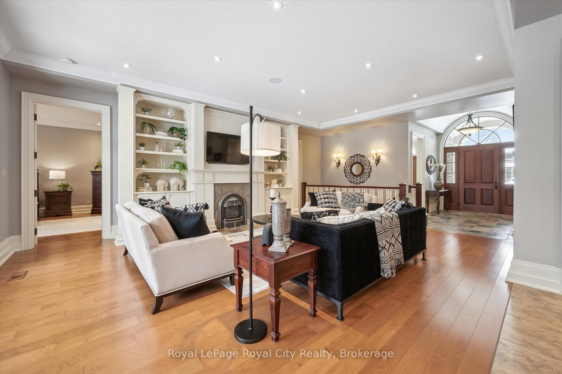 Photo 4 of 63 Metcalfe Street, Guelph, St. George's — HOMEH
