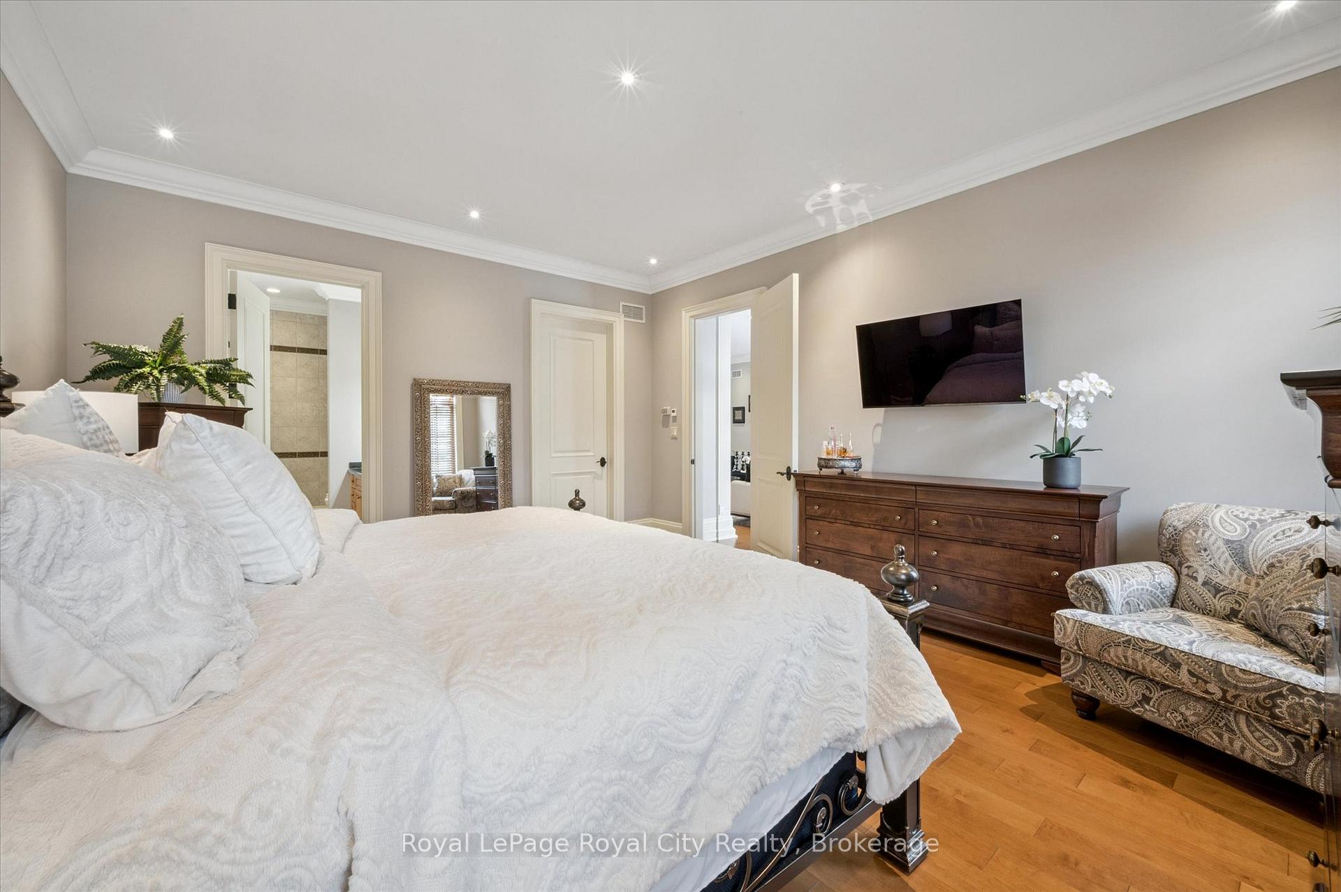 Photo 18 of 63 Metcalfe Street, Guelph, St. George's — HOMEH