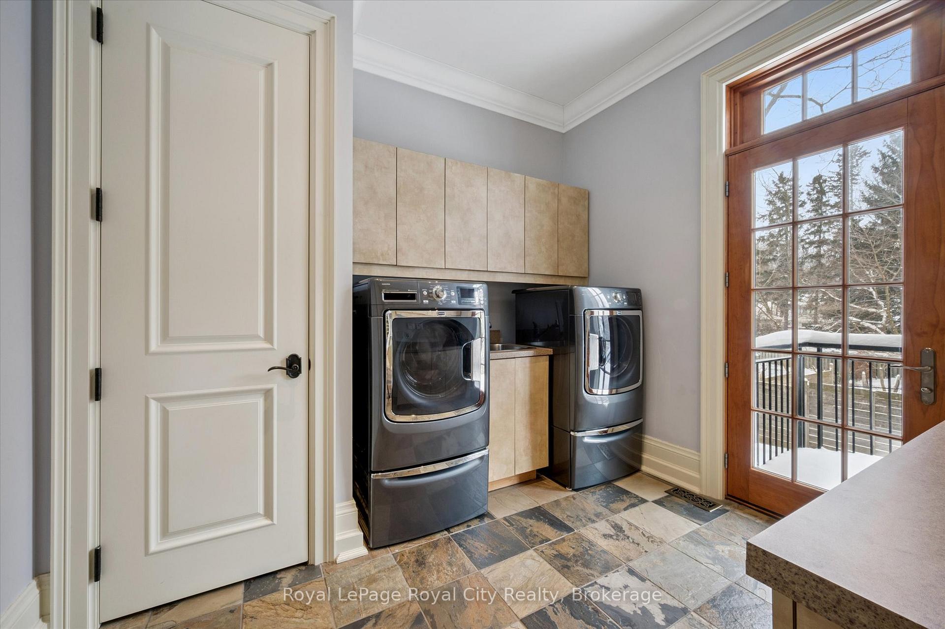 Photo 23 of 63 Metcalfe Street, Guelph, St. George's — HOMEH