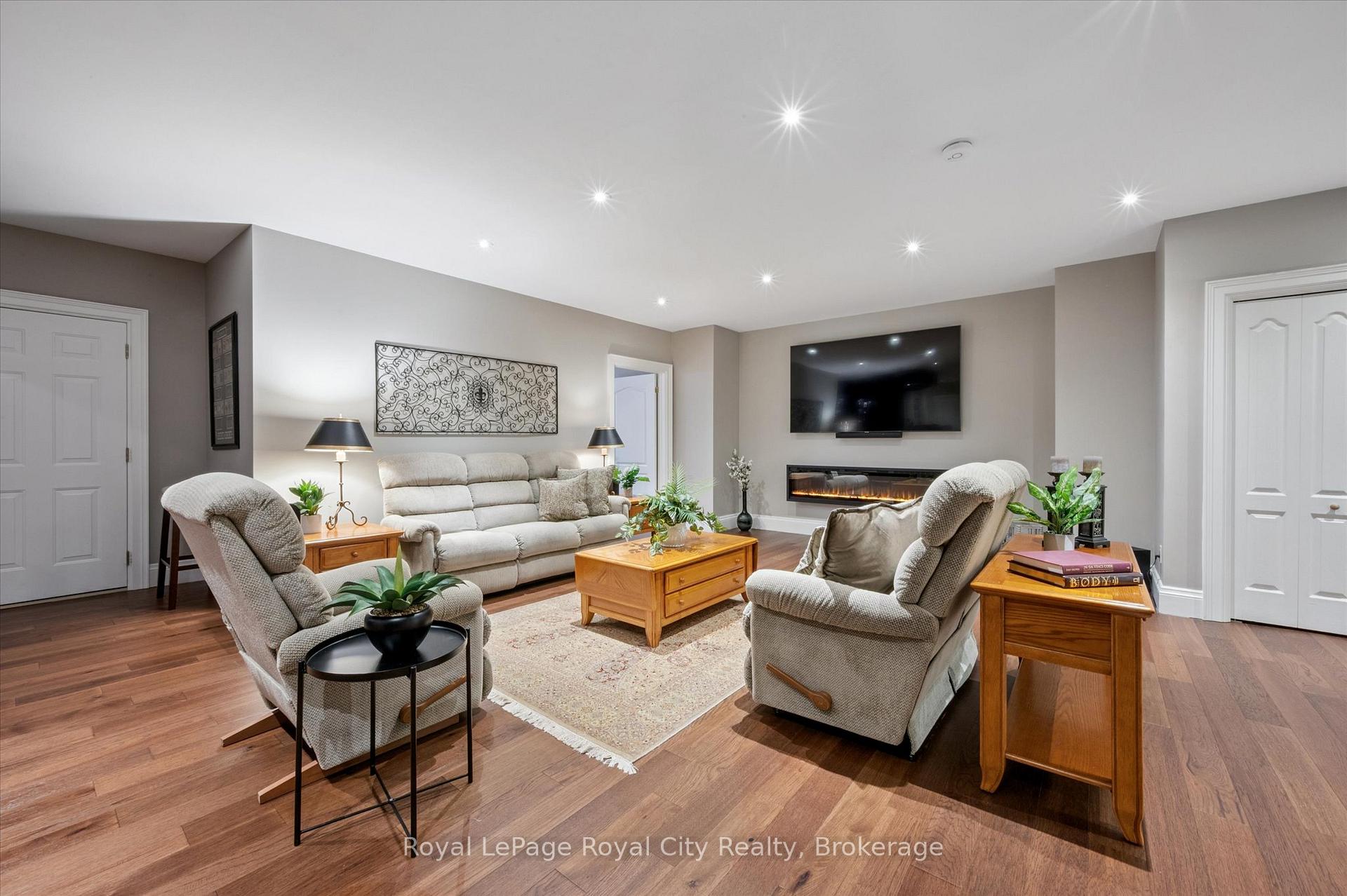 Photo 25 of 63 Metcalfe Street, Guelph, St. George's — HOMEH