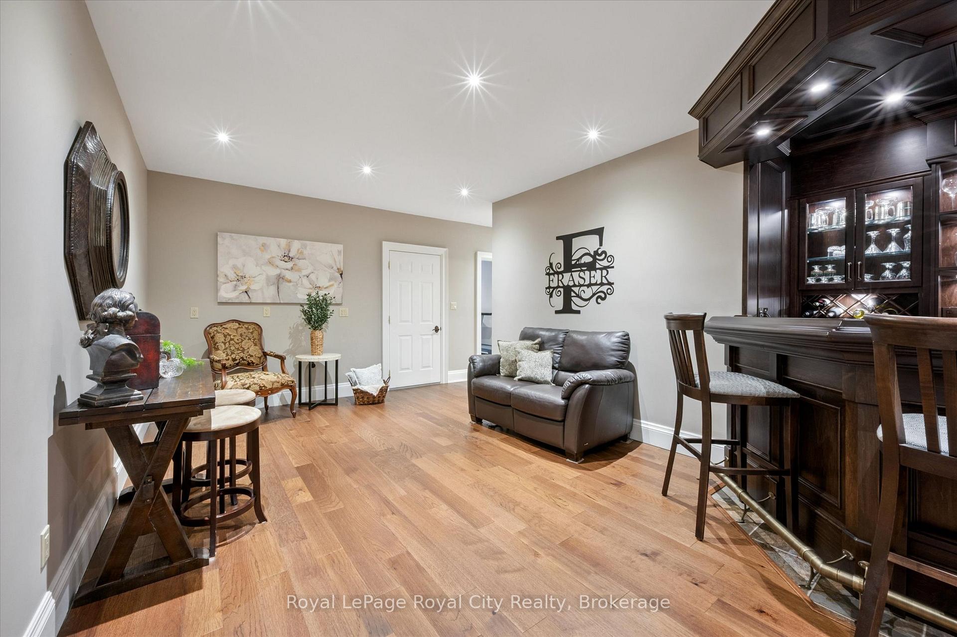 Photo 28 of 63 Metcalfe Street, Guelph, St. George's — HOMEH