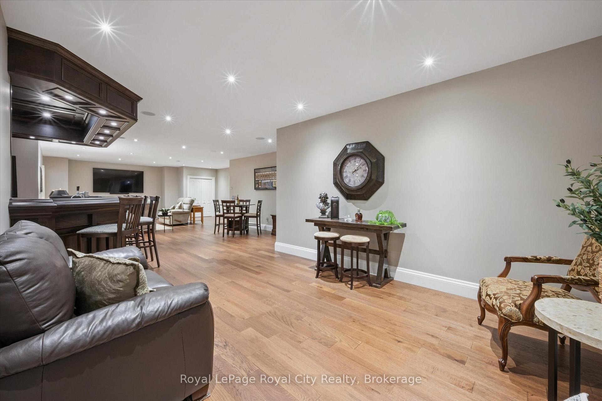 Photo 29 of 63 Metcalfe Street, Guelph, St. George's — HOMEH