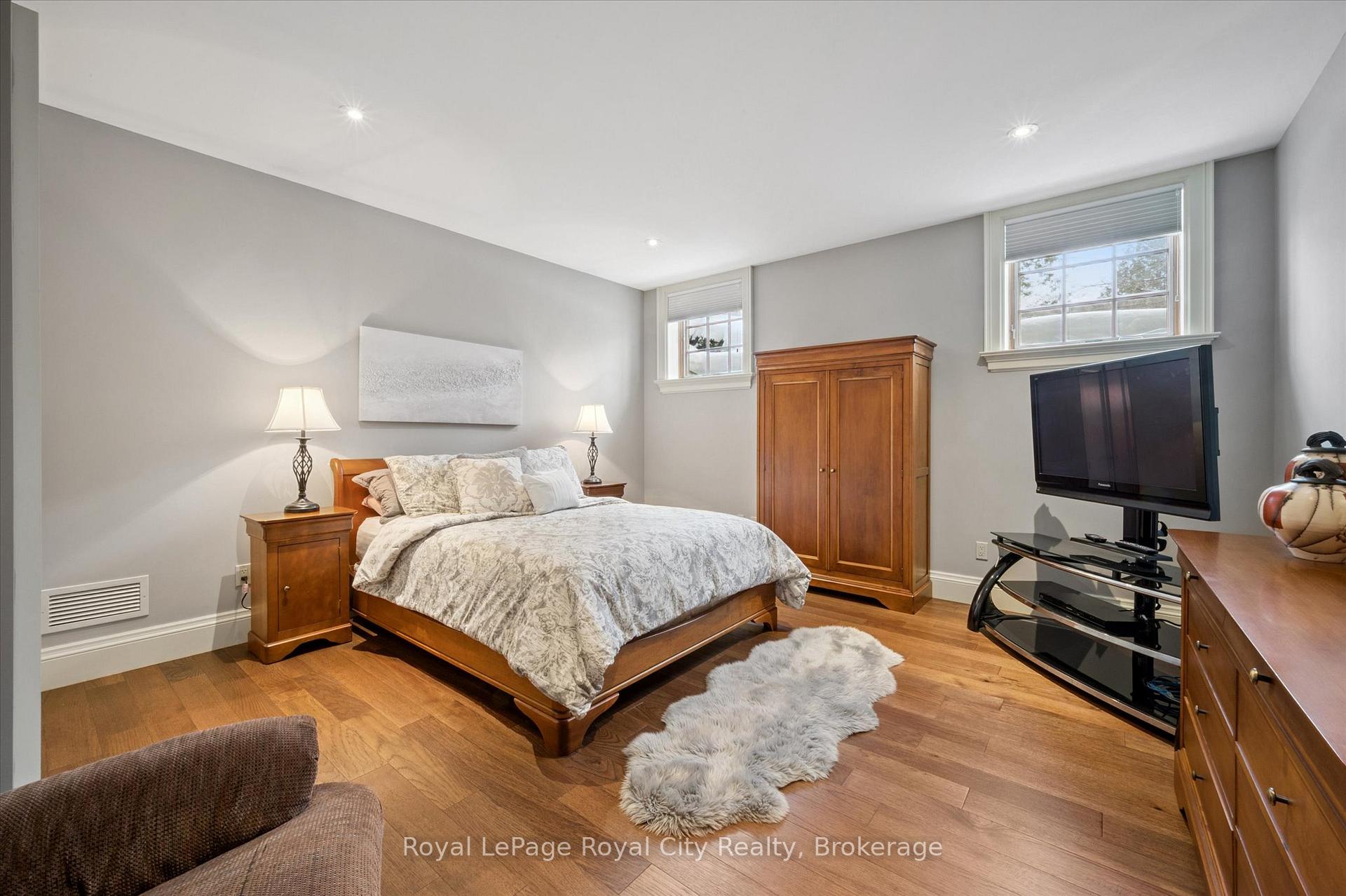 Photo 30 of 63 Metcalfe Street, Guelph, St. George's — HOMEH