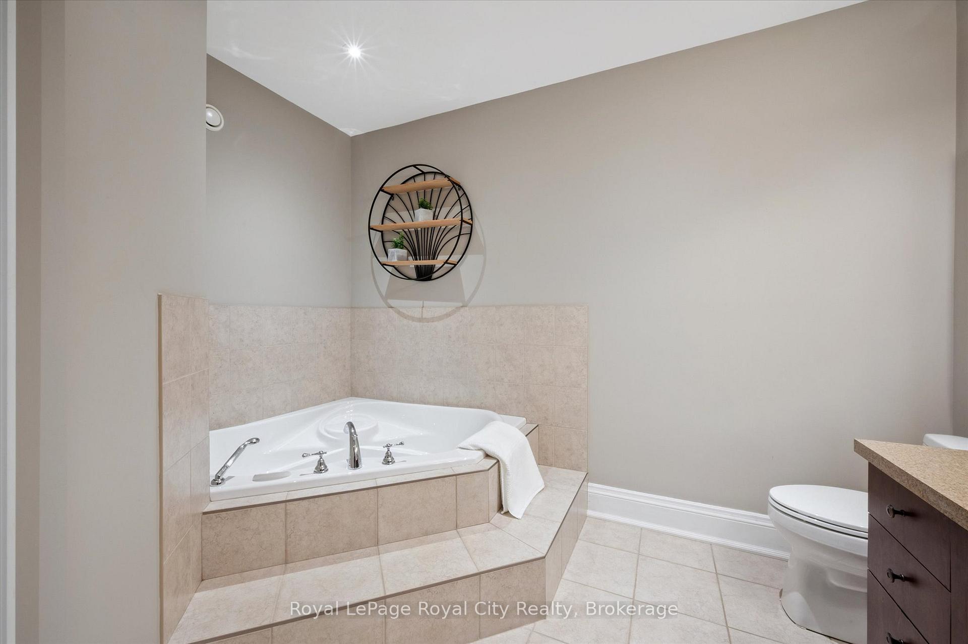 Photo 32 of 63 Metcalfe Street, Guelph, St. George's — HOMEH