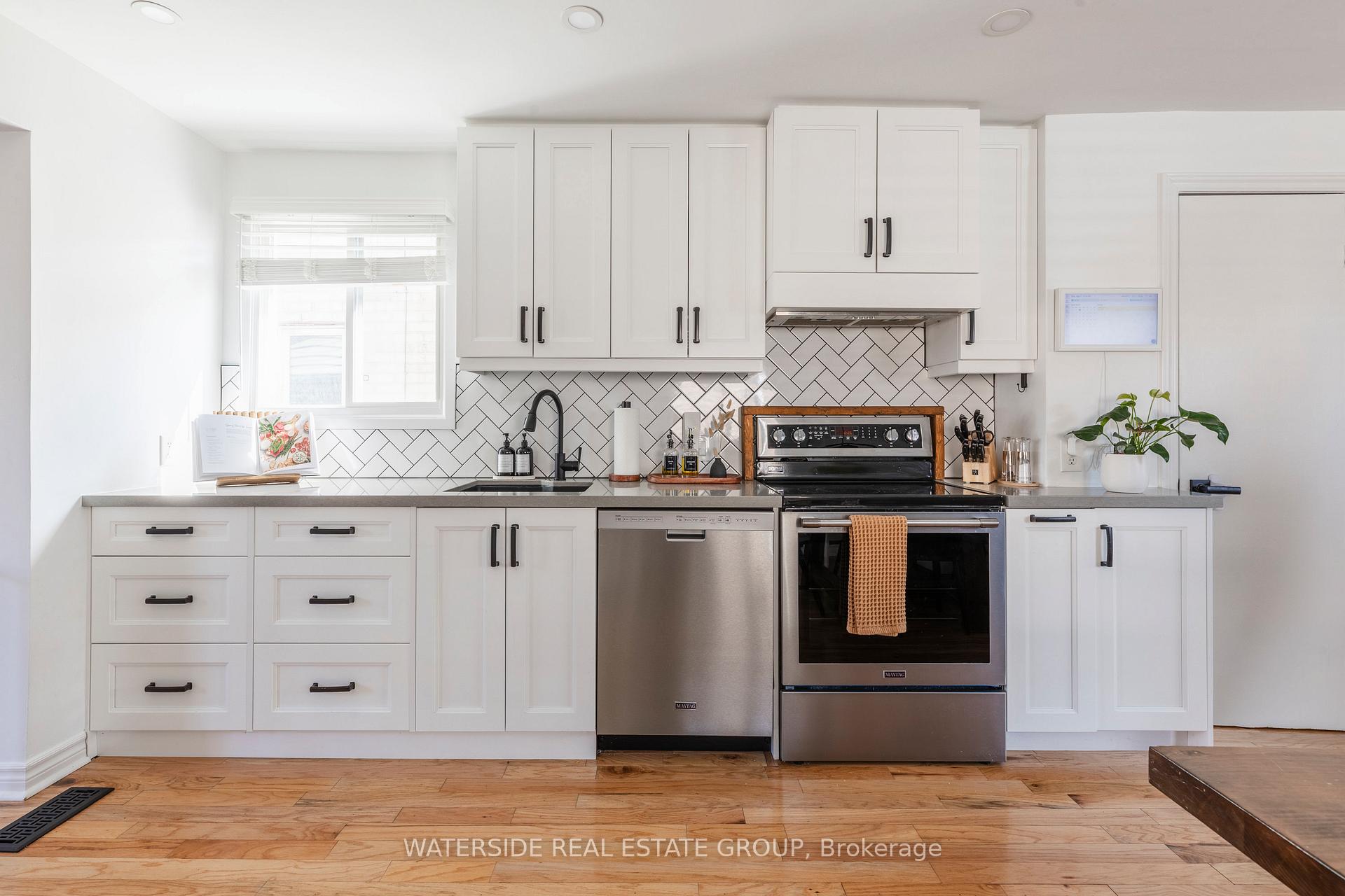 Photo 10 of 267 Britannia Avenue, Hamilton, Homeside — HOMEH