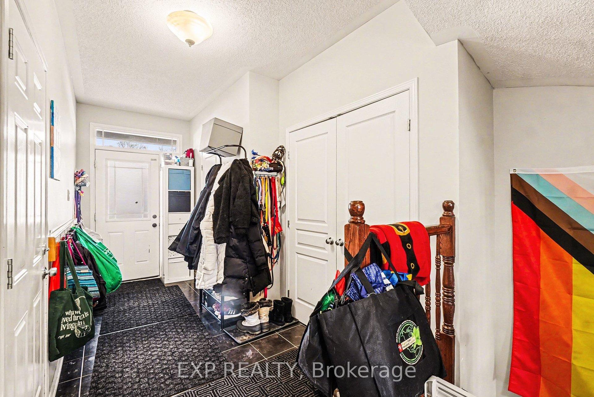 Photo 2 of 735 Regiment Avenue, Ottawa, Kanata - Emerald Meadows/Trailwest — HOMEH