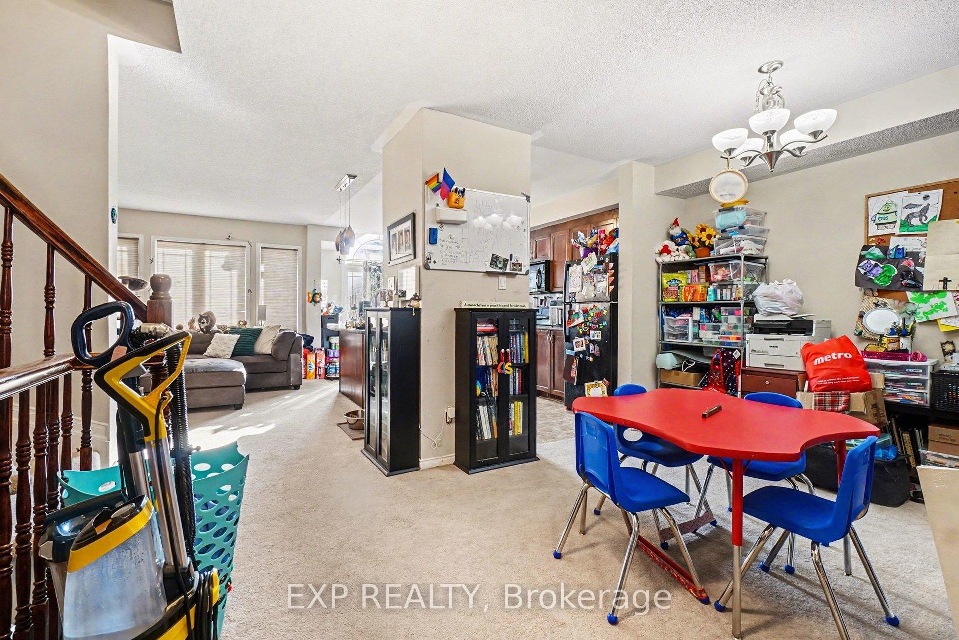Photo 4 of 735 Regiment Avenue, Ottawa, Kanata - Emerald Meadows/Trailwest — HOMEH
