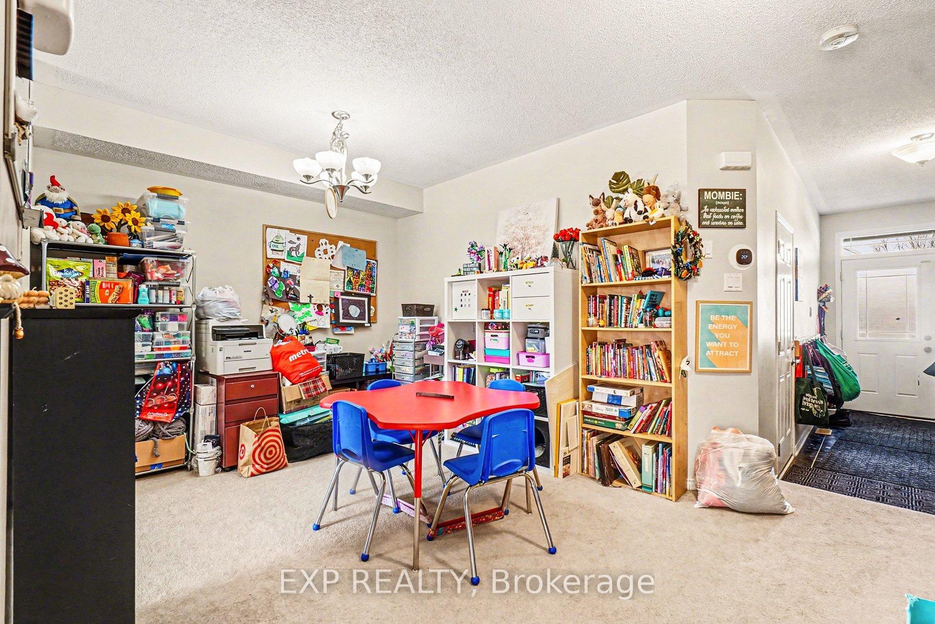 Photo 5 of 735 Regiment Avenue, Ottawa, Kanata - Emerald Meadows/Trailwest — HOMEH