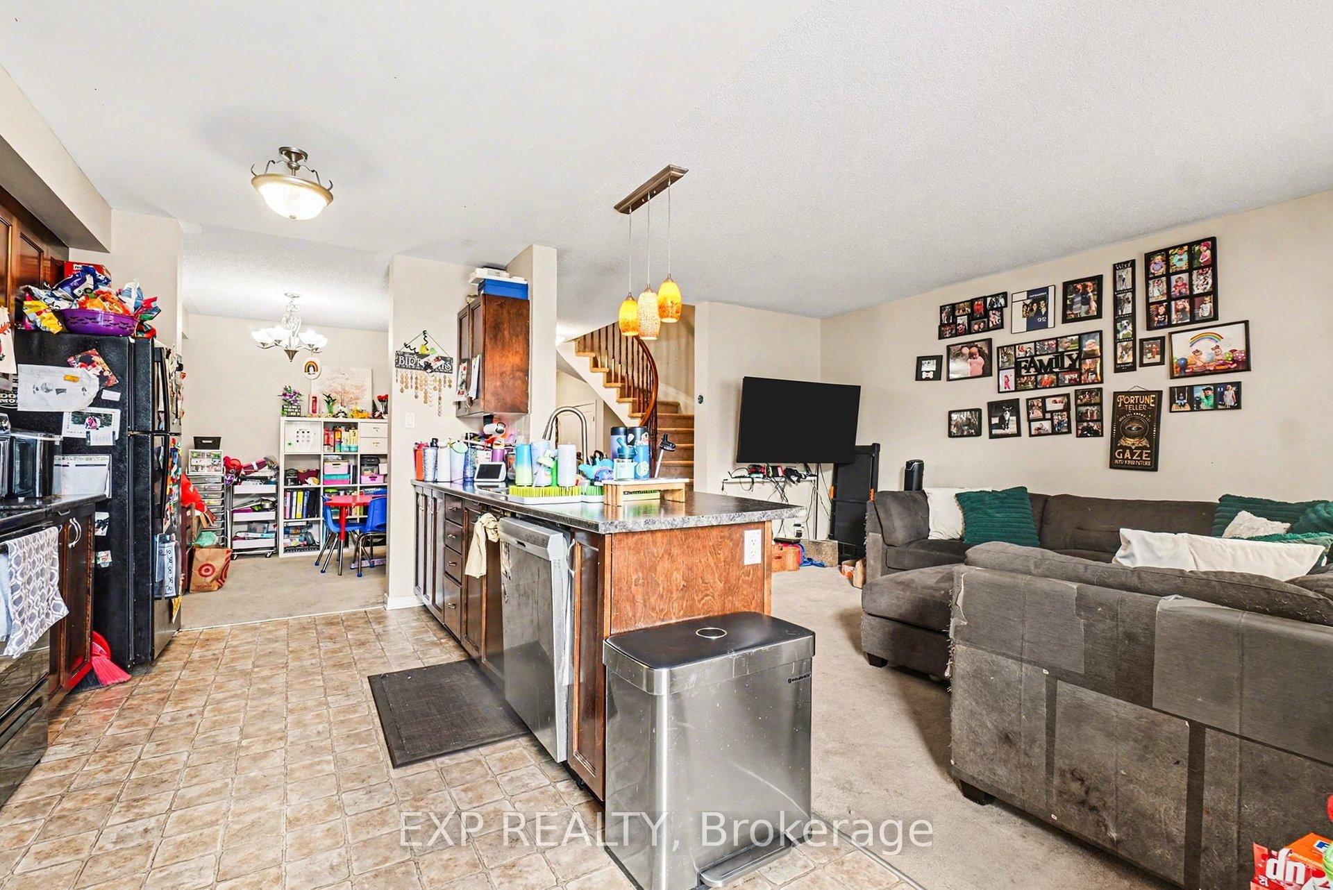Photo 6 of 735 Regiment Avenue, Ottawa, Kanata - Emerald Meadows/Trailwest — HOMEH