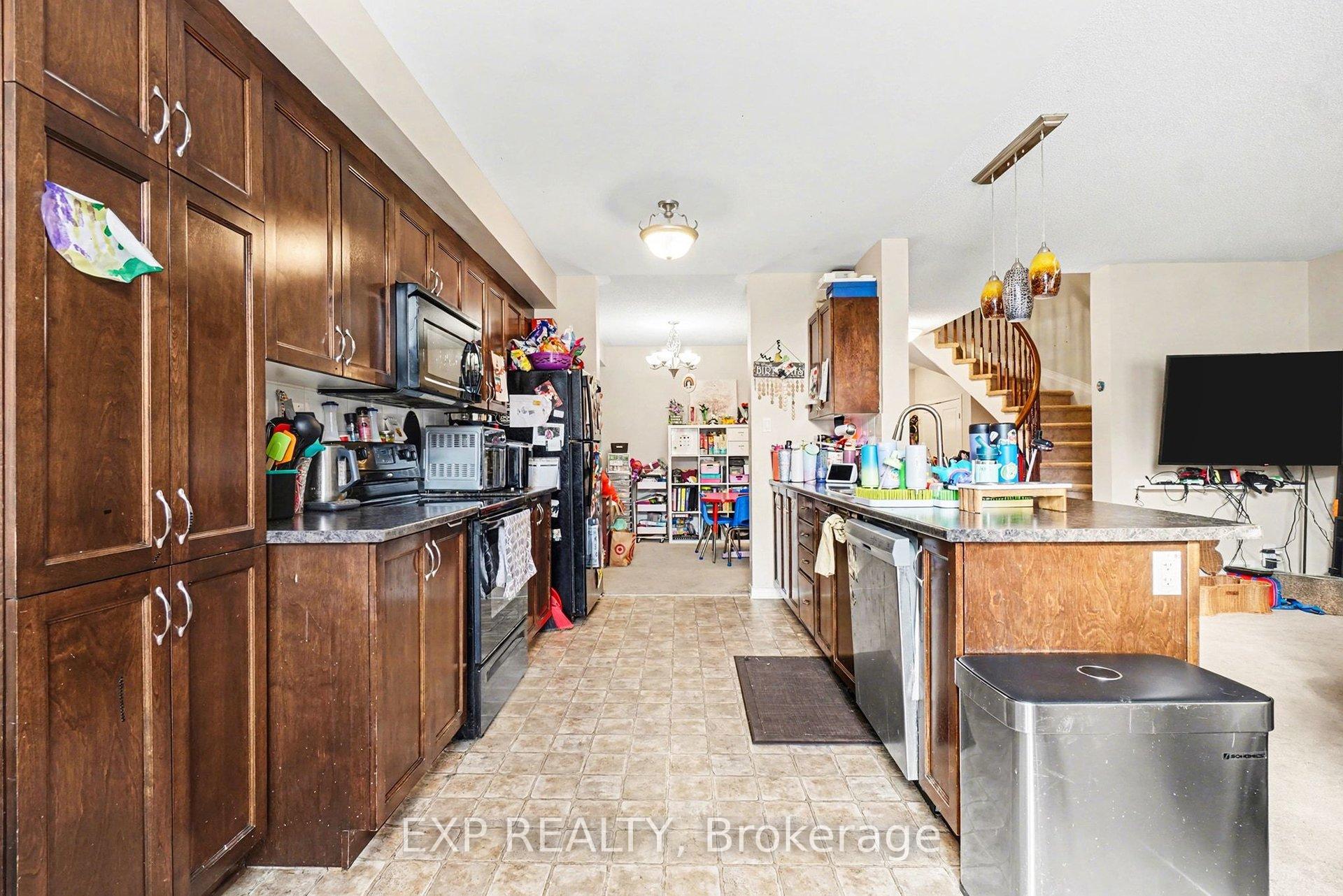 Photo 7 of 735 Regiment Avenue, Ottawa, Kanata - Emerald Meadows/Trailwest — HOMEH