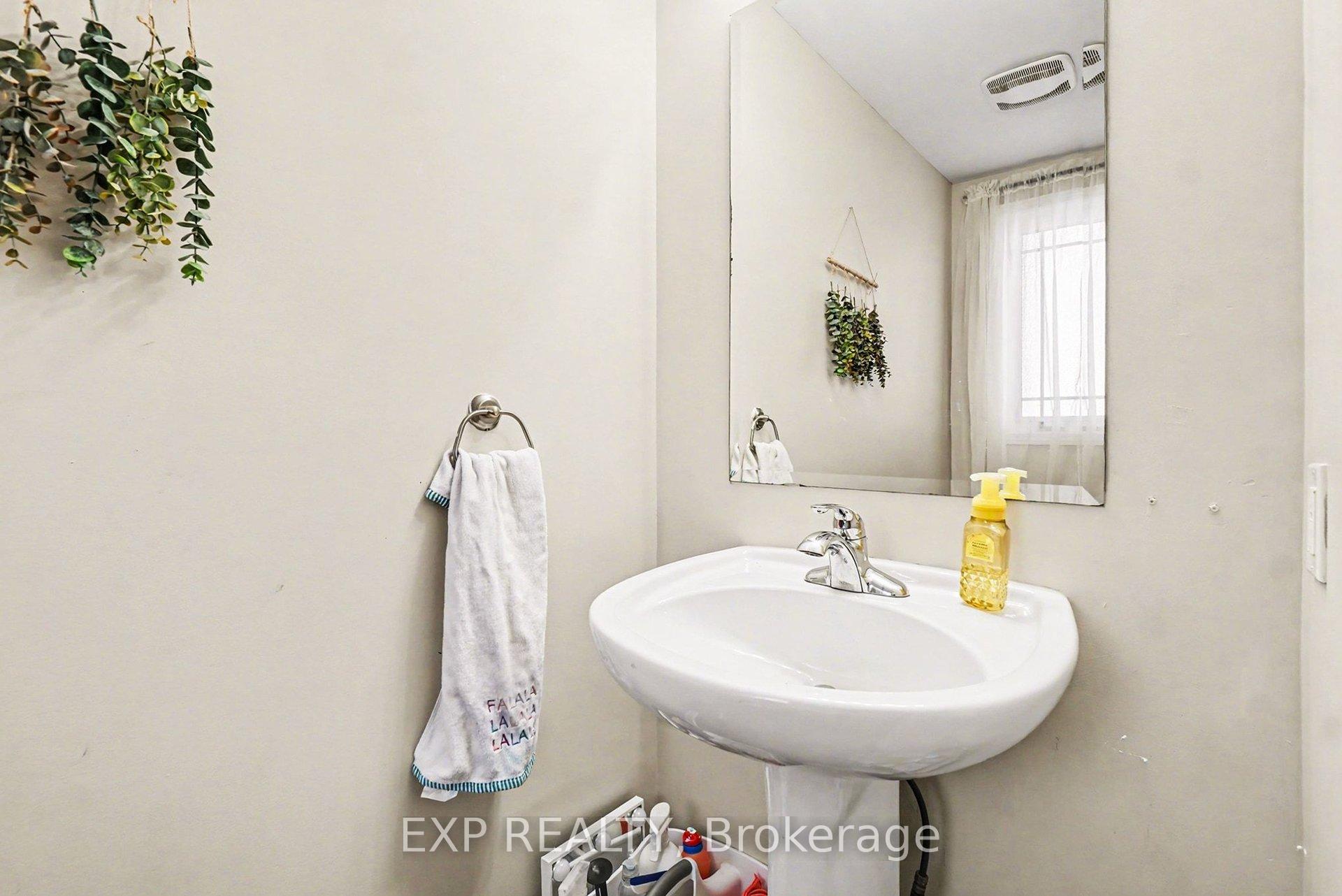 Photo 9 of 735 Regiment Avenue, Ottawa, Kanata - Emerald Meadows/Trailwest — HOMEH