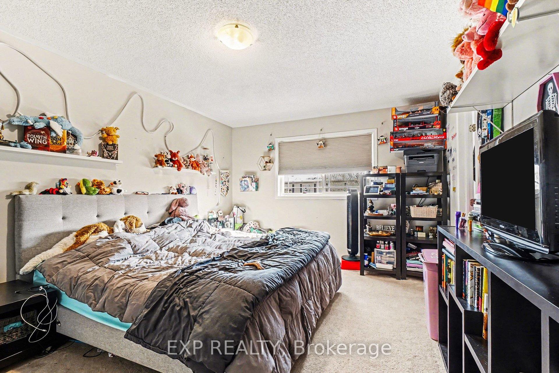 Photo 10 of 735 Regiment Avenue, Ottawa, Kanata - Emerald Meadows/Trailwest — HOMEH