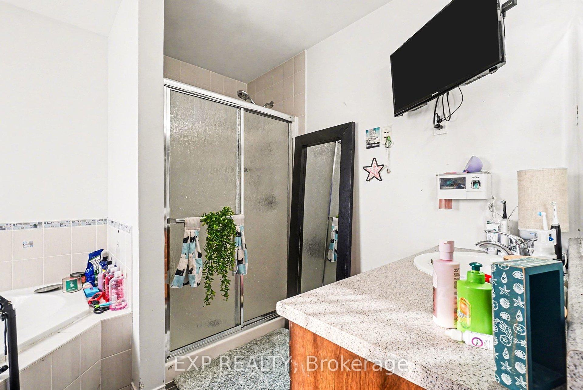 Photo 11 of 735 Regiment Avenue, Ottawa, Kanata - Emerald Meadows/Trailwest — HOMEH