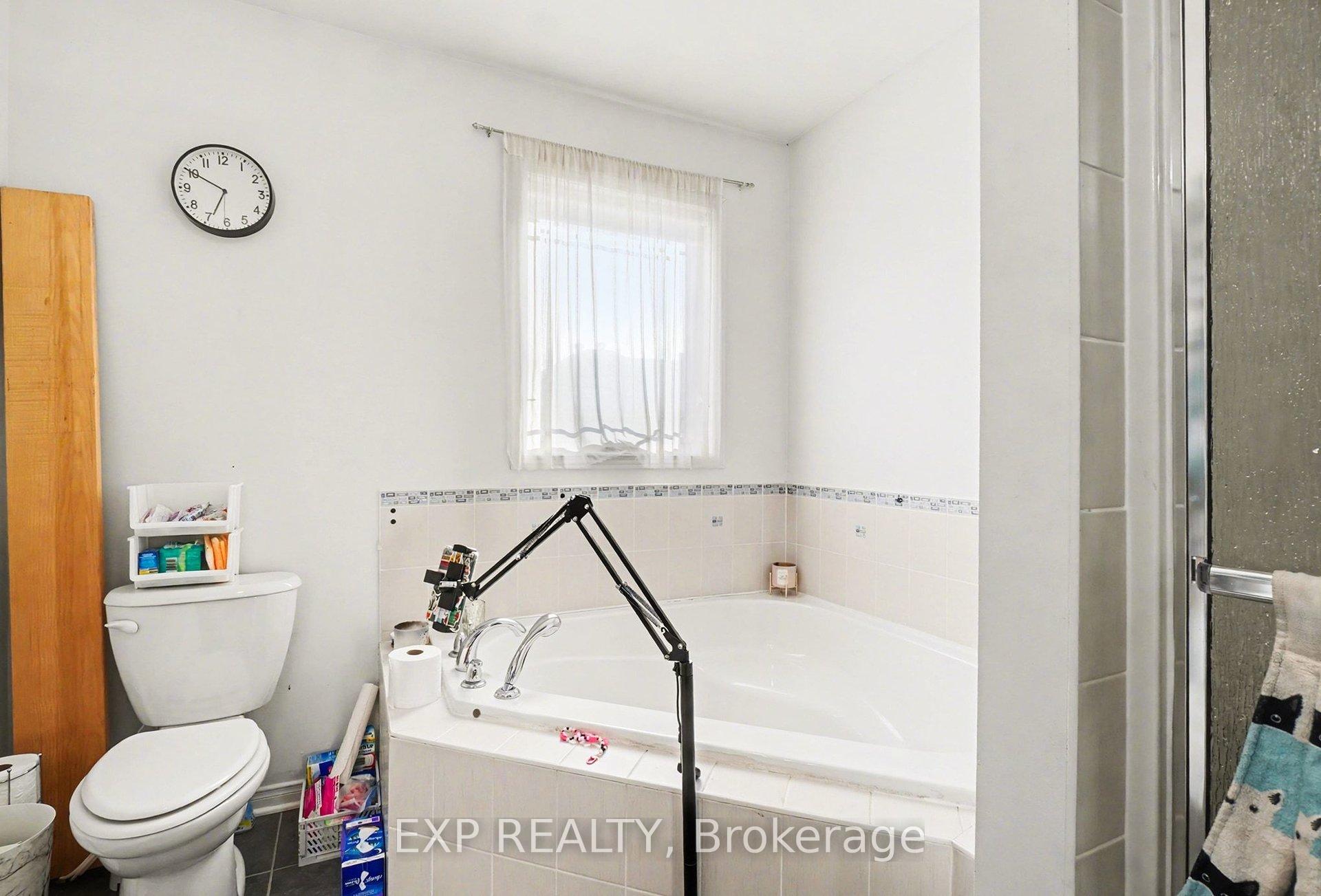 Photo 12 of 735 Regiment Avenue, Ottawa, Kanata - Emerald Meadows/Trailwest — HOMEH