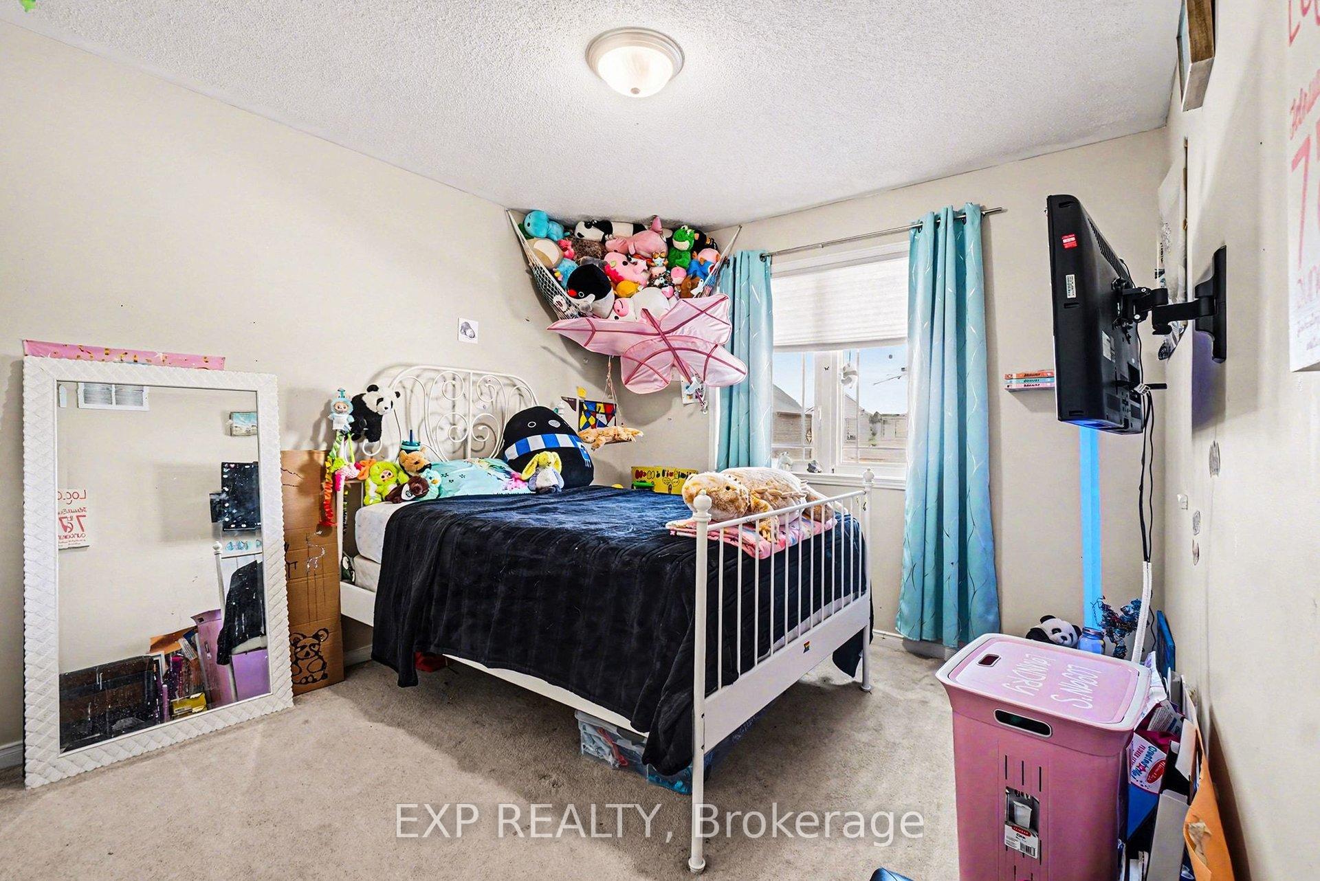 Photo 13 of 735 Regiment Avenue, Ottawa, Kanata - Emerald Meadows/Trailwest — HOMEH