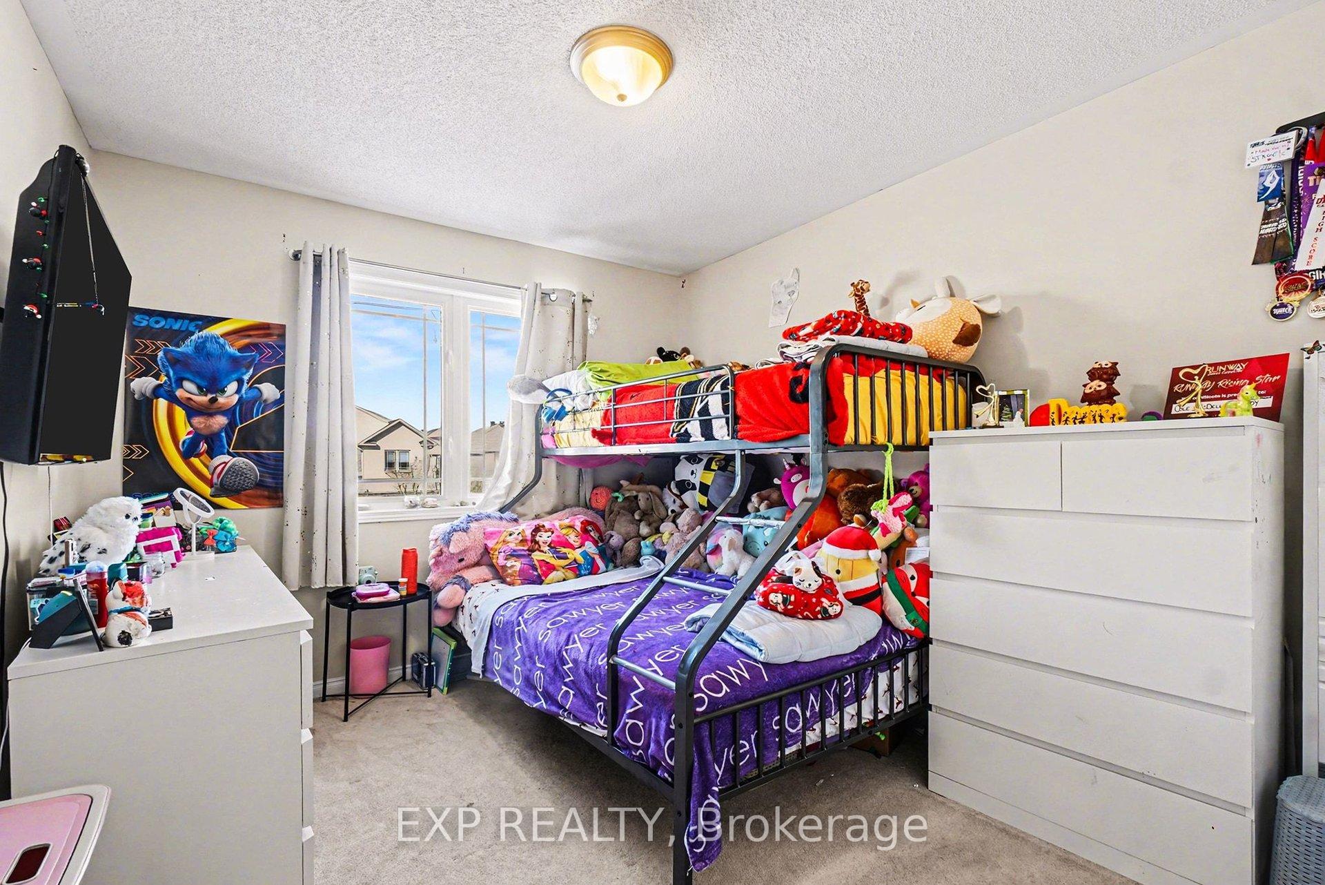 Photo 14 of 735 Regiment Avenue, Ottawa, Kanata - Emerald Meadows/Trailwest — HOMEH