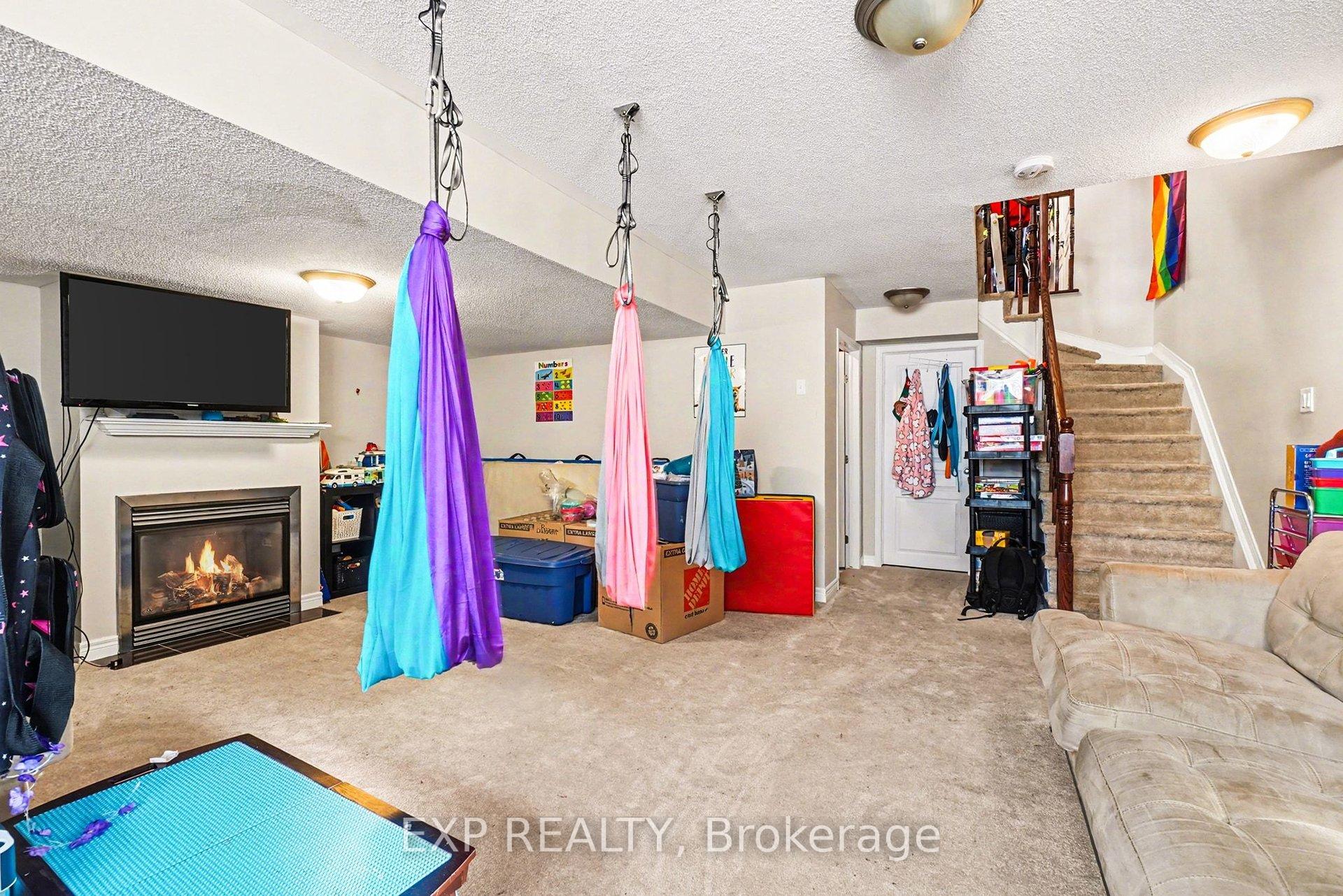 Photo 16 of 735 Regiment Avenue, Ottawa, Kanata - Emerald Meadows/Trailwest — HOMEH
