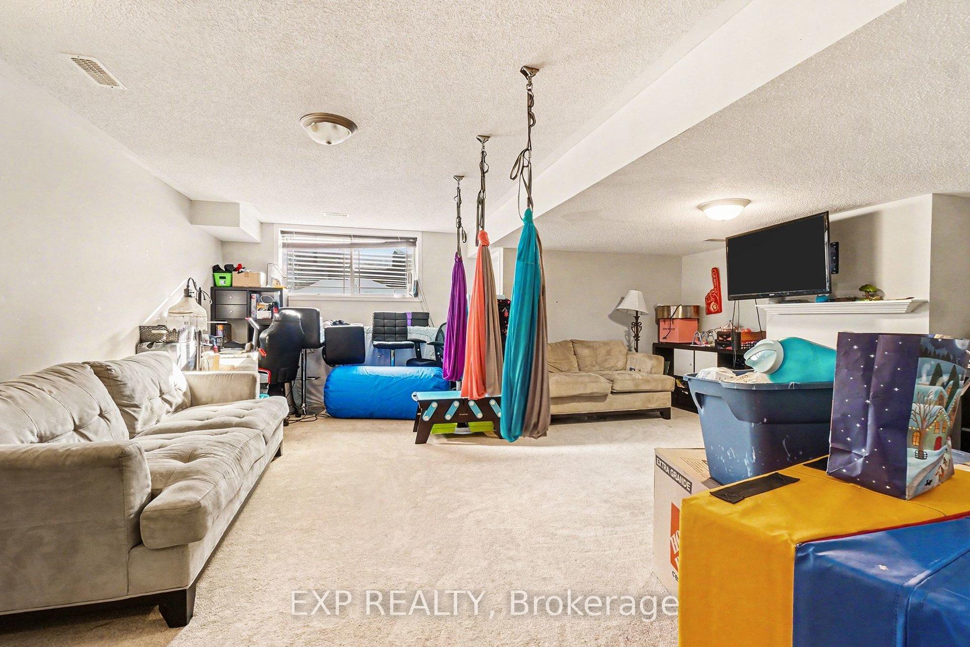 Photo 17 of 735 Regiment Avenue, Ottawa, Kanata - Emerald Meadows/Trailwest — HOMEH