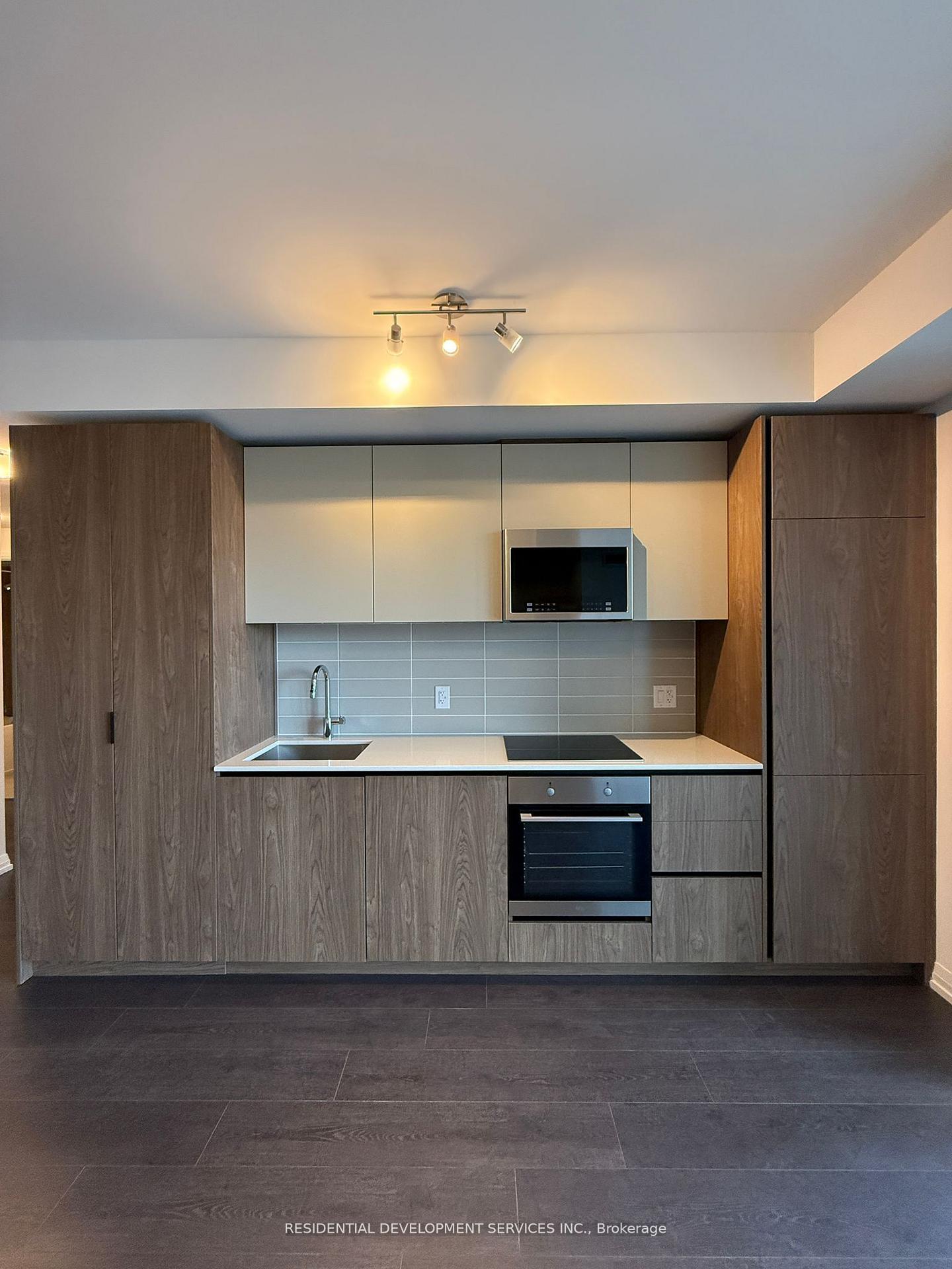 Front of Unit 3127, 28 Widmer Street
