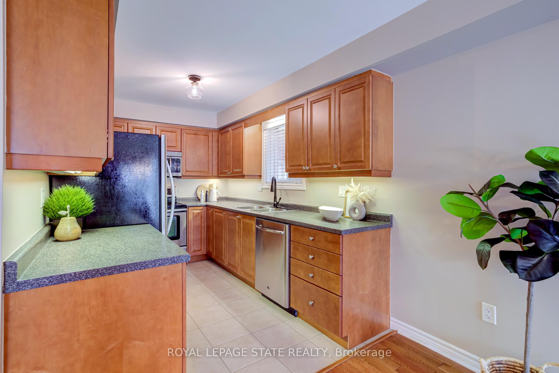 Photo 13 of 50 Valridge Drive, Hamilton, Ancaster — HOMEH