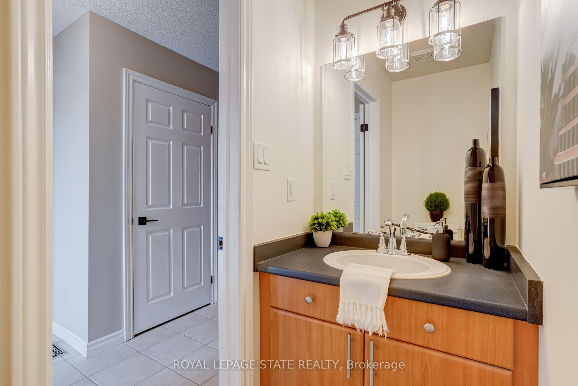 Photo 16 of 50 Valridge Drive, Hamilton, Ancaster — HOMEH