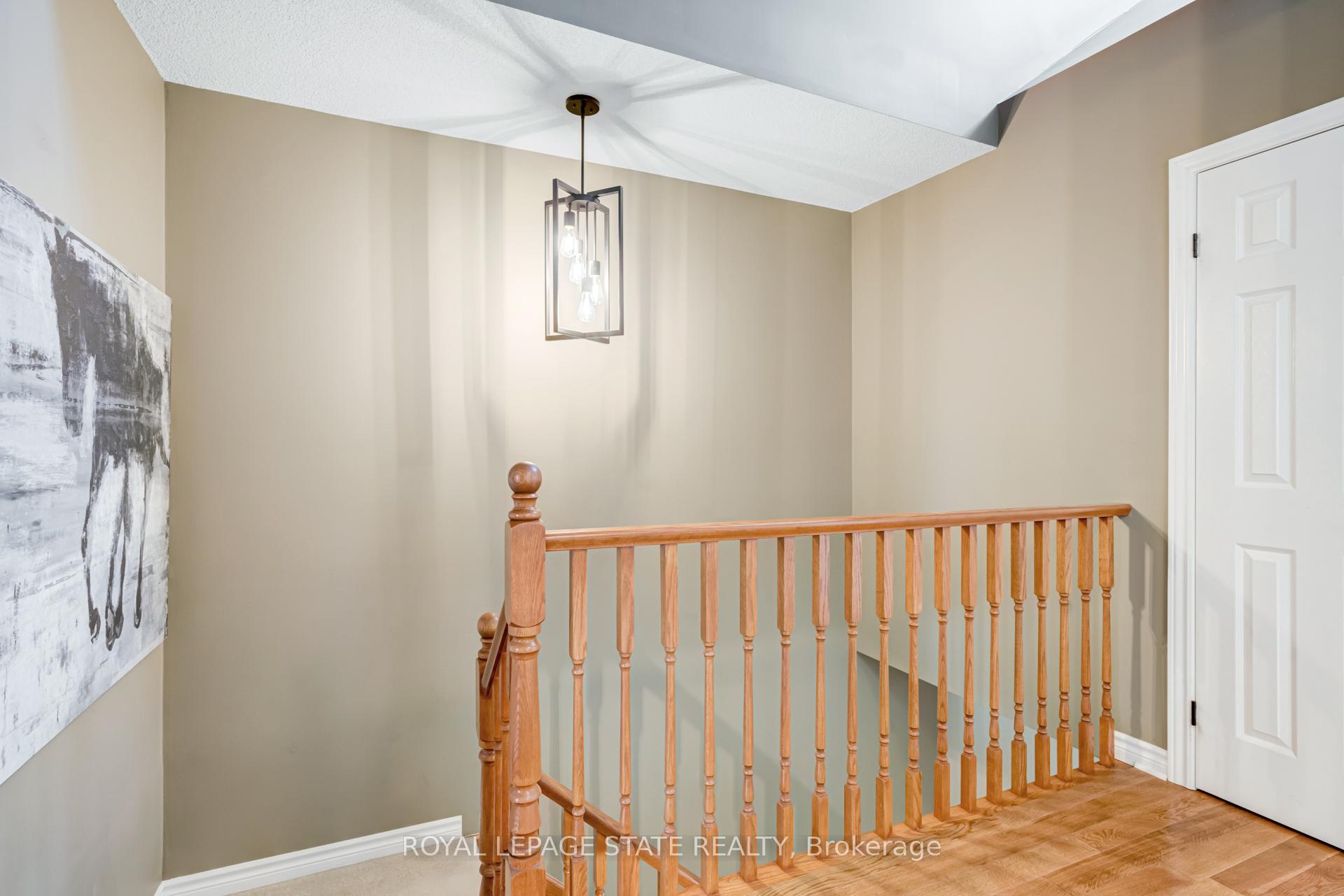 Photo 17 of 50 Valridge Drive, Hamilton, Ancaster — HOMEH
