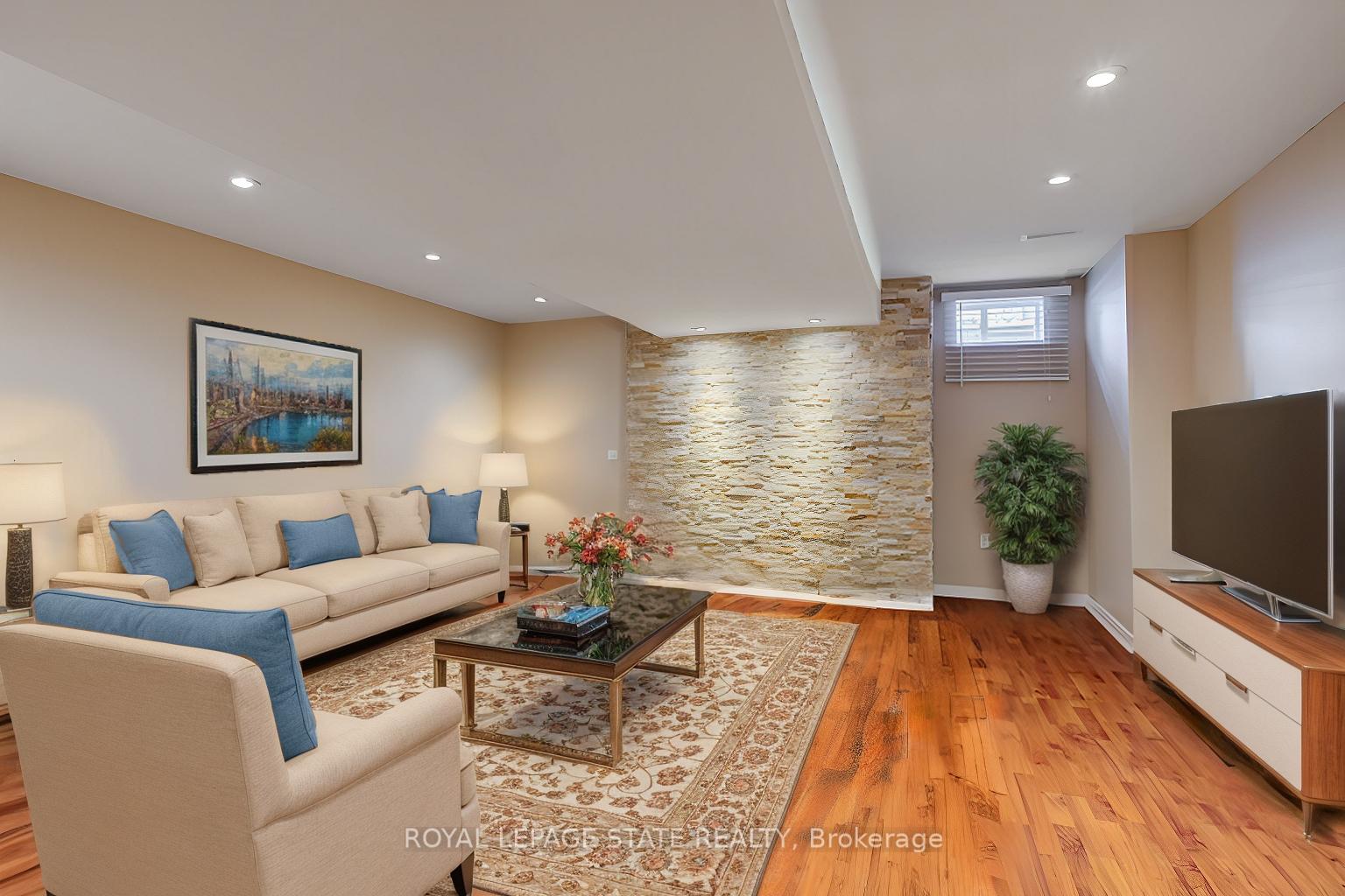 Photo 31 of 50 Valridge Drive, Hamilton, Ancaster — HOMEH