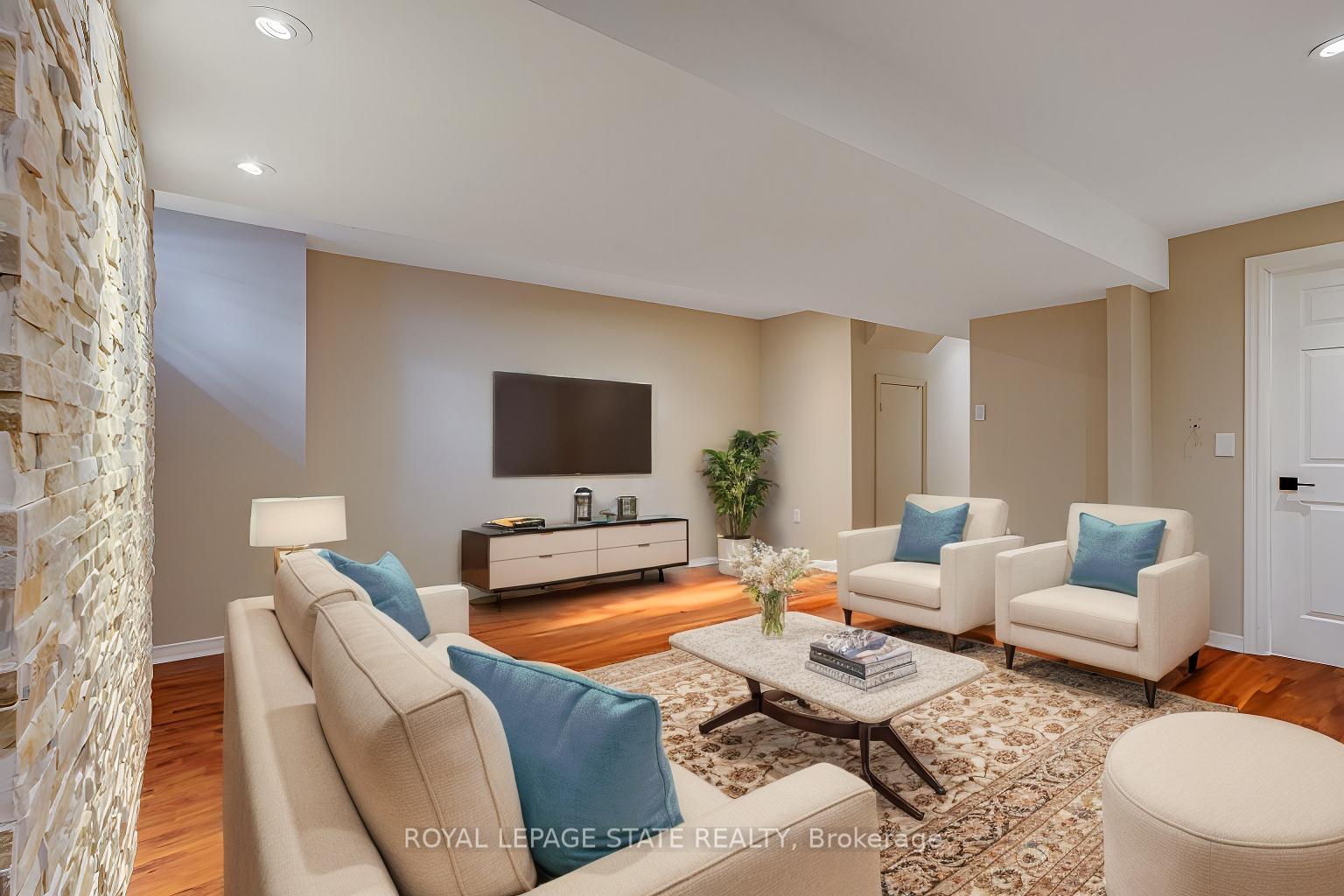 Photo 32 of 50 Valridge Drive, Hamilton, Ancaster — HOMEH