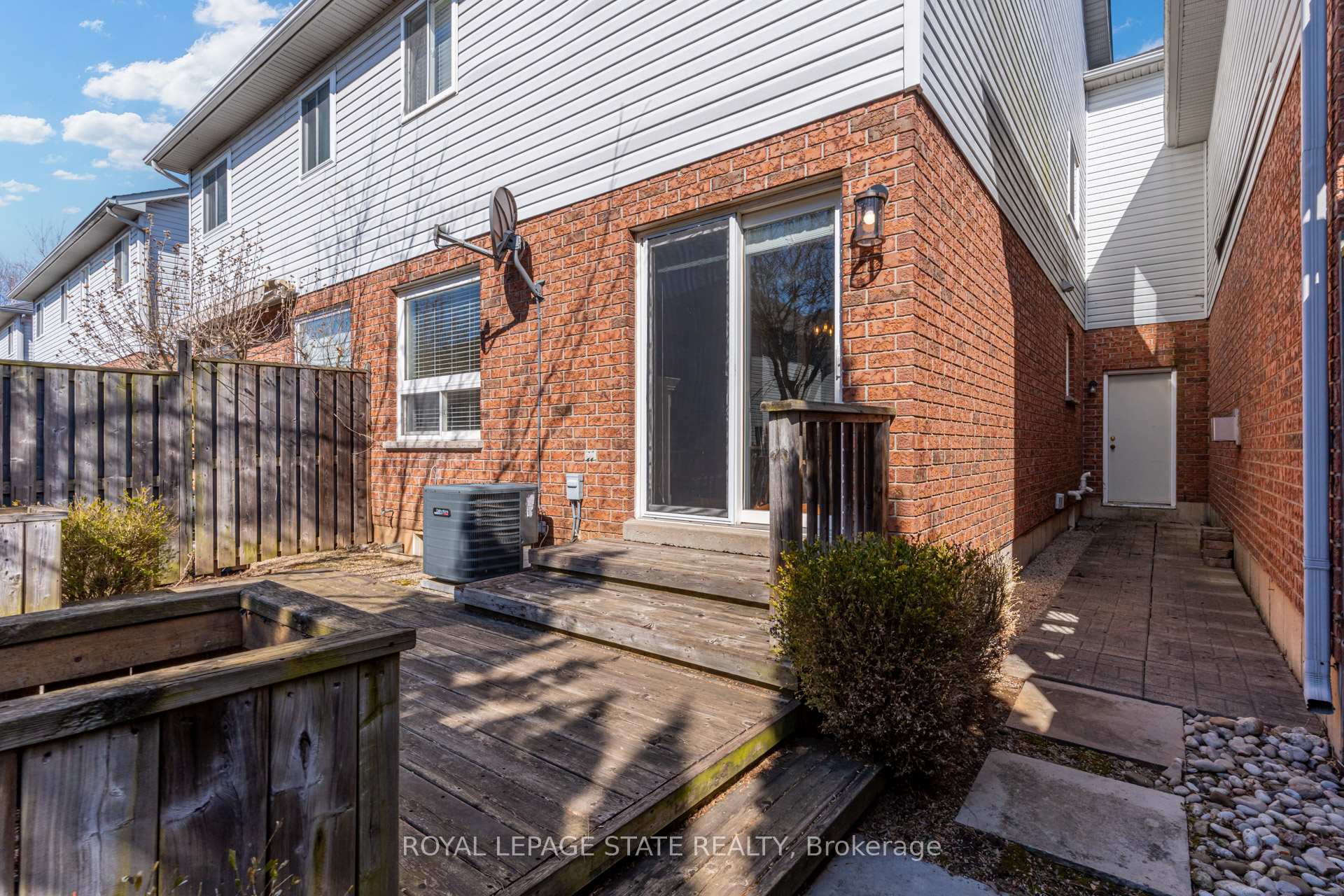 Photo 37 of 50 Valridge Drive, Hamilton, Ancaster — HOMEH