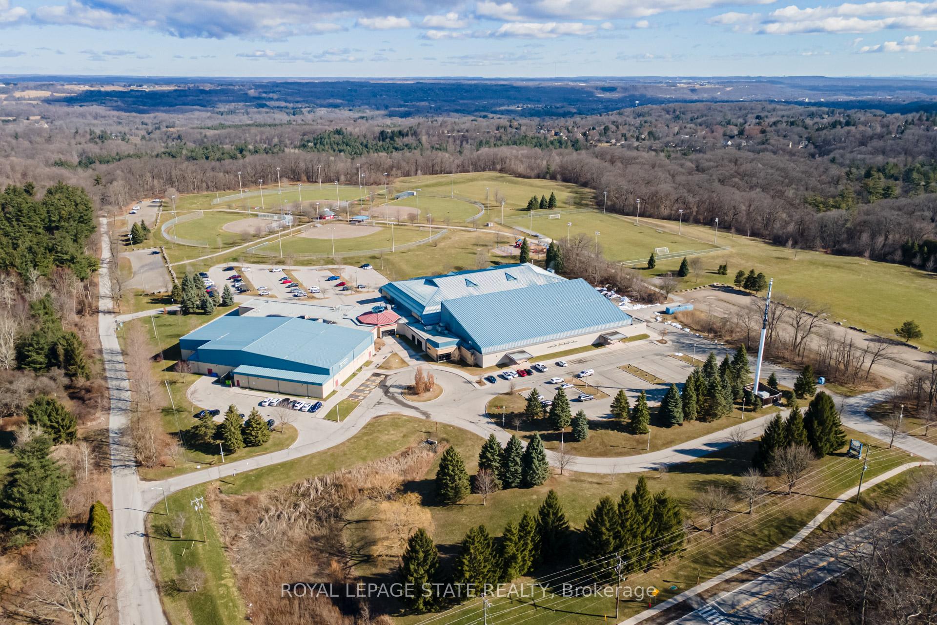 Photo 42 of 50 Valridge Drive, Hamilton, Ancaster — HOMEH