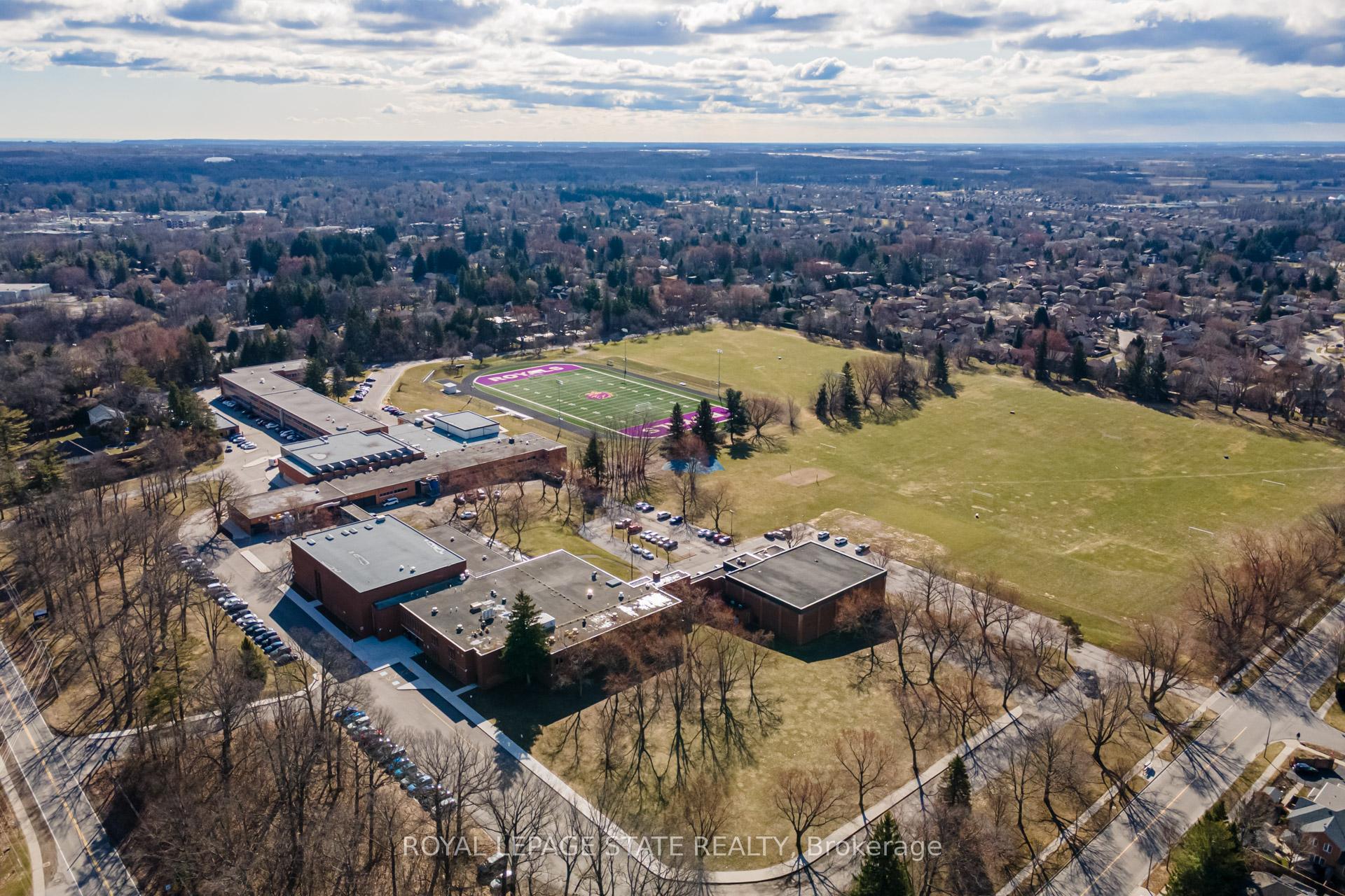 Photo 43 of 50 Valridge Drive, Hamilton, Ancaster — HOMEH