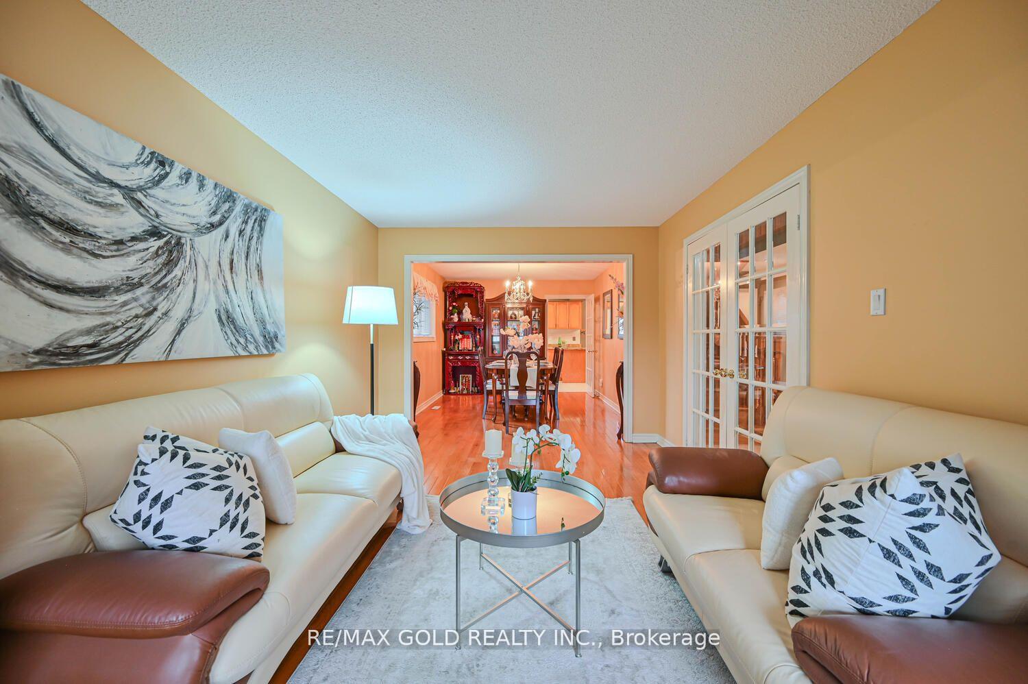 Photo 2 of 238 Fernforest Drive, Brampton, Sandringham-Wellington — HOMEH